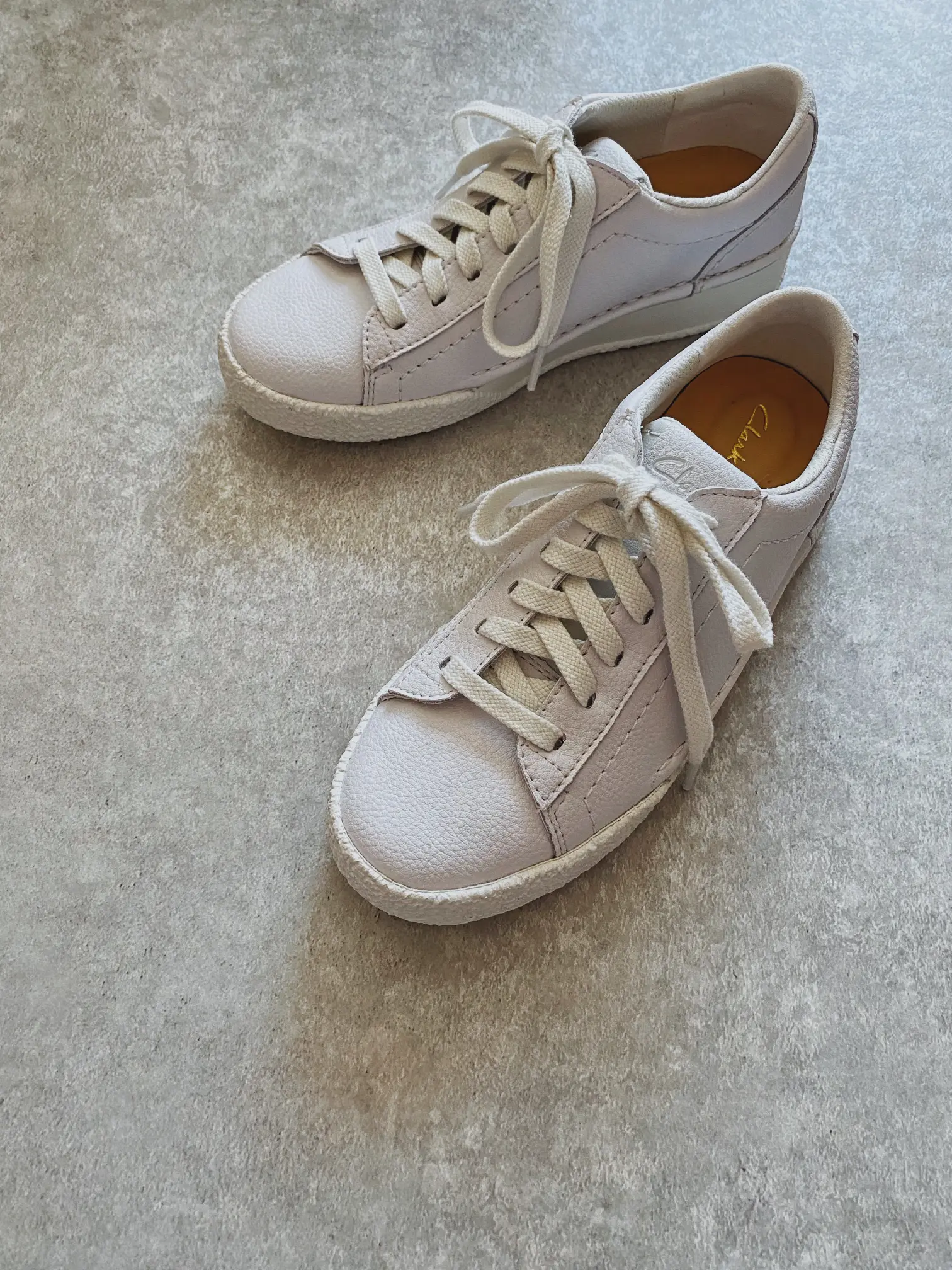 Clarks white deals leather sneakers