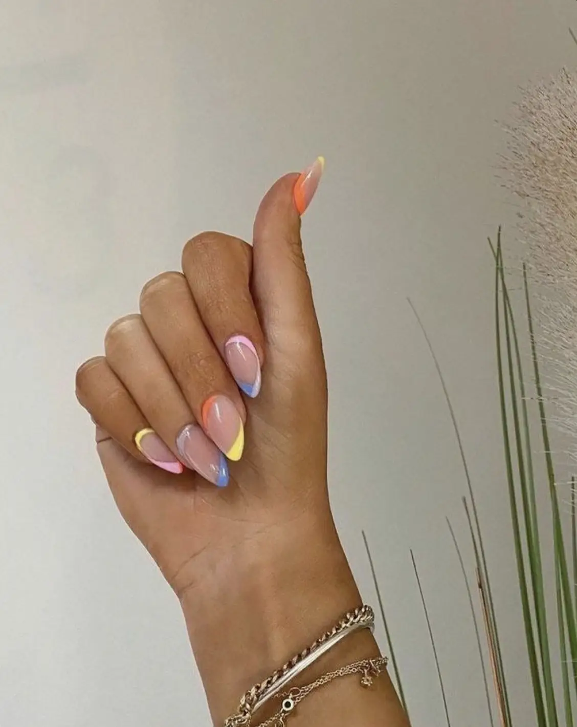 Simple nail art for those who like color ✨💅🏼's images(5)
