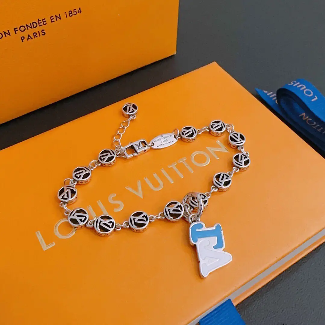 Unboxing of the Louis Vuitton Louise hoop earrings in silver and Louis  Vuitton GM Loop Reverse Bag 