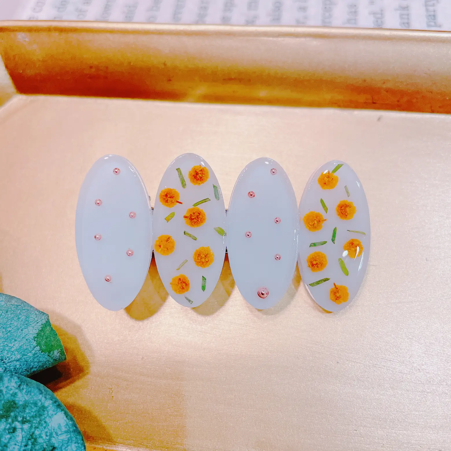 レジンヘアクリップ イエロー ミモザ 淡色 春 お花たっぷり 香ばしく