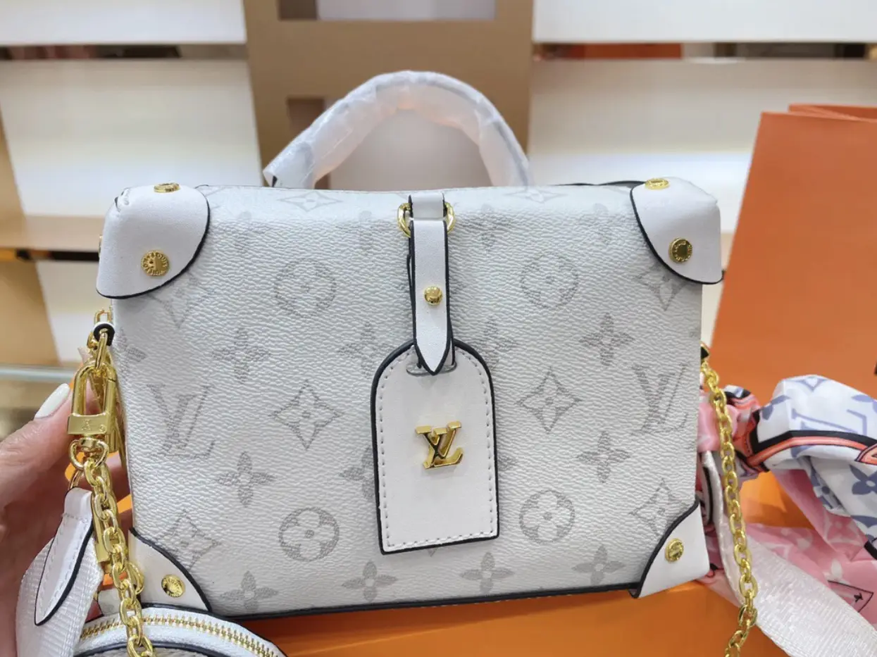 Have you experienced tarnishing from your Louis Vuitton handbags? #bag, Cleaning