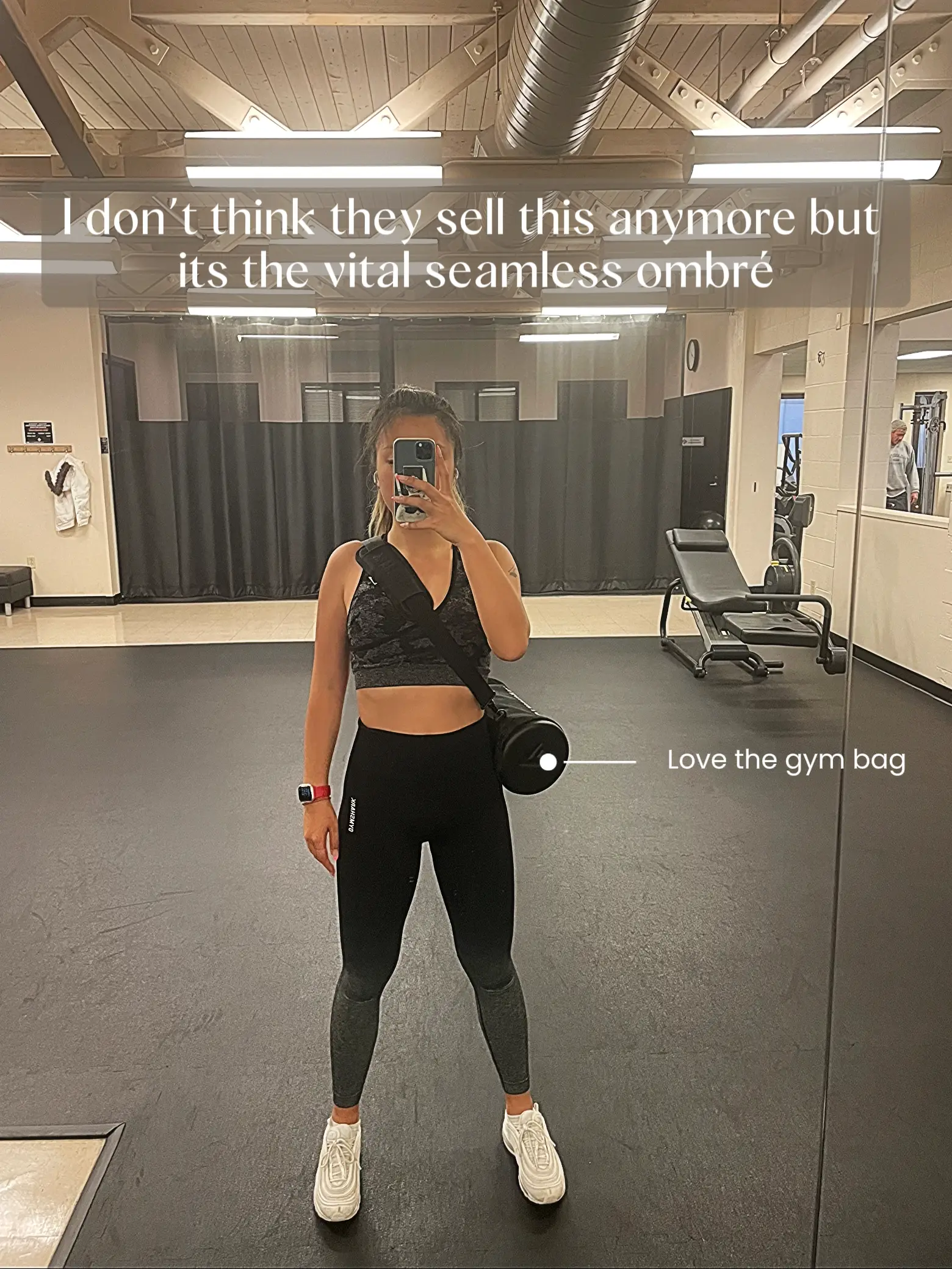 Pretty sure this is not how the bra is supposed to fit. Why are they doing  this woman dirty by giving her the wrong size? : r/lululemon
