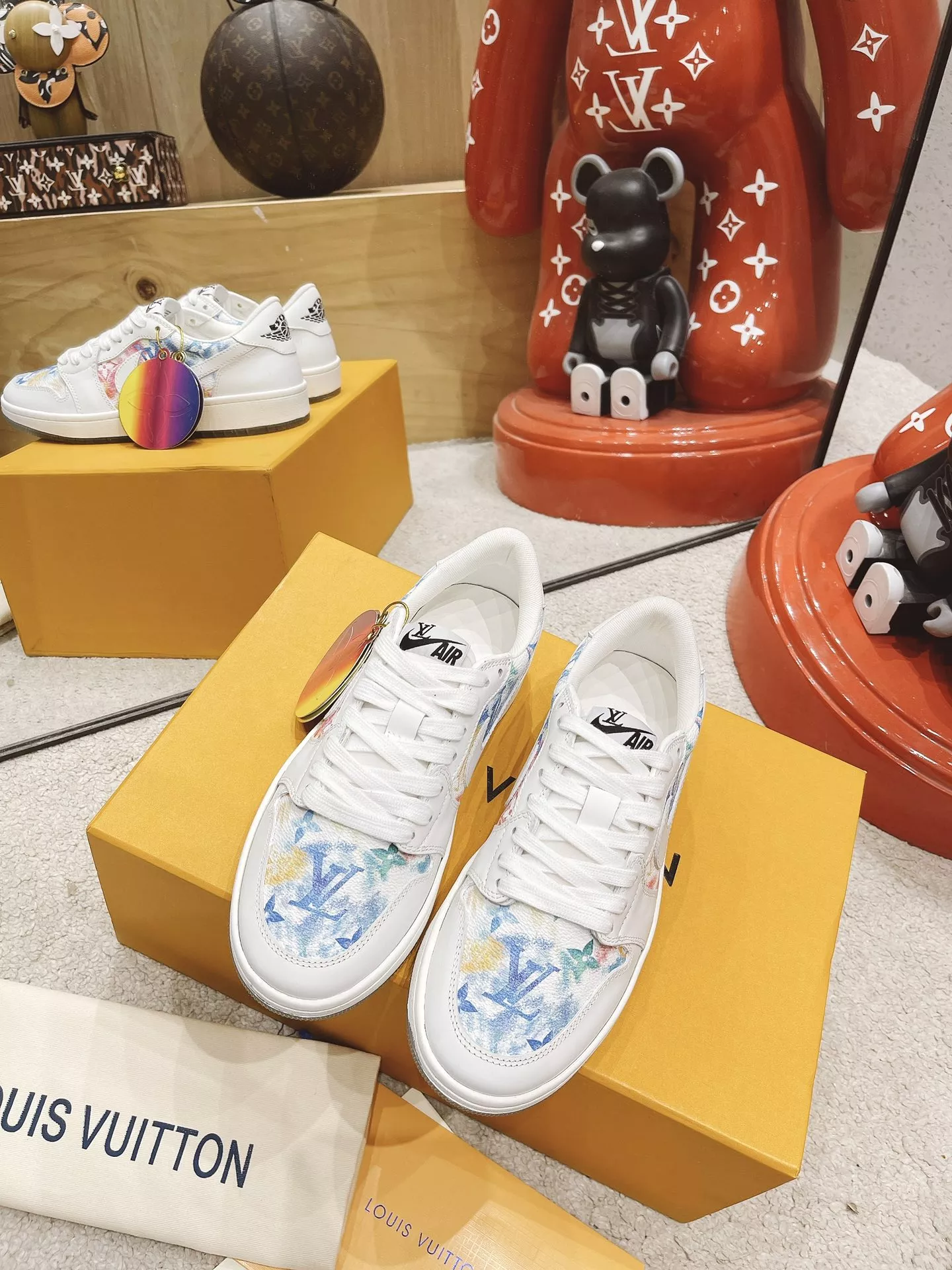 超可愛いLouis Vuitton×NIKE コラボレディーススニーカー | Alisingが