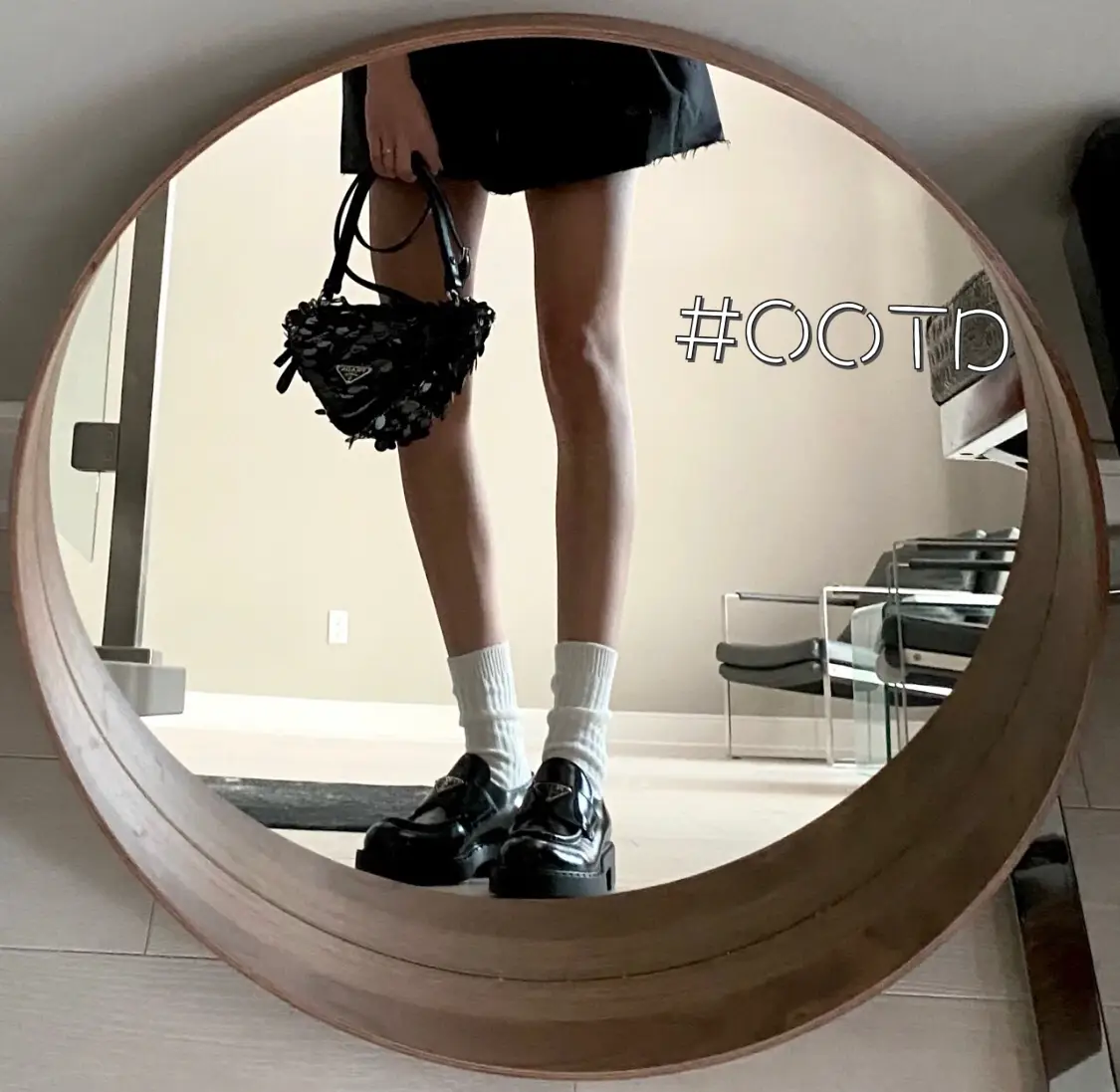 OOTD｜カレッジスタイルのかわいい着こなし｜Prada ローファー