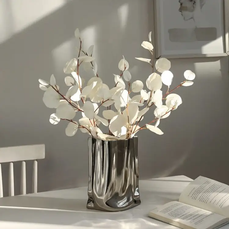 ユニークなデザインの花瓶にお花を | MUSE HOMEが投稿したフォトブック ...