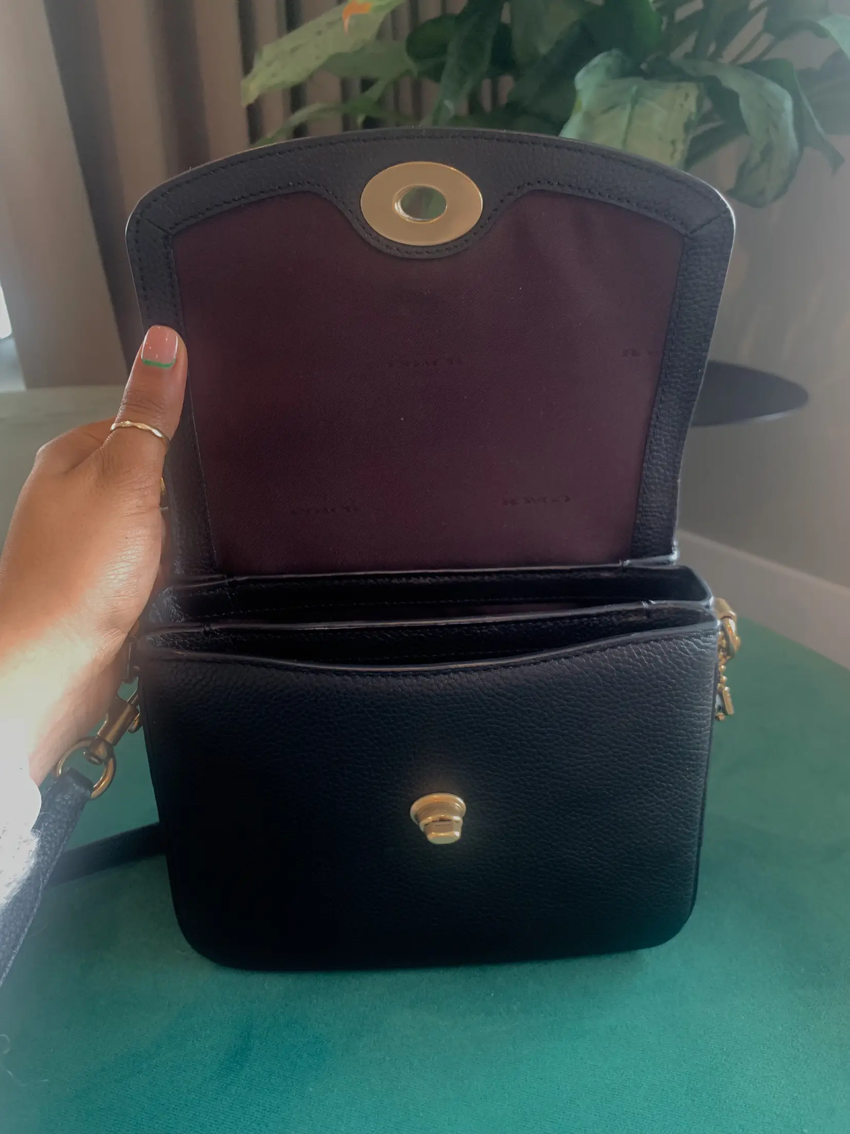 COACH CASSIE 19, review + what's in my bag