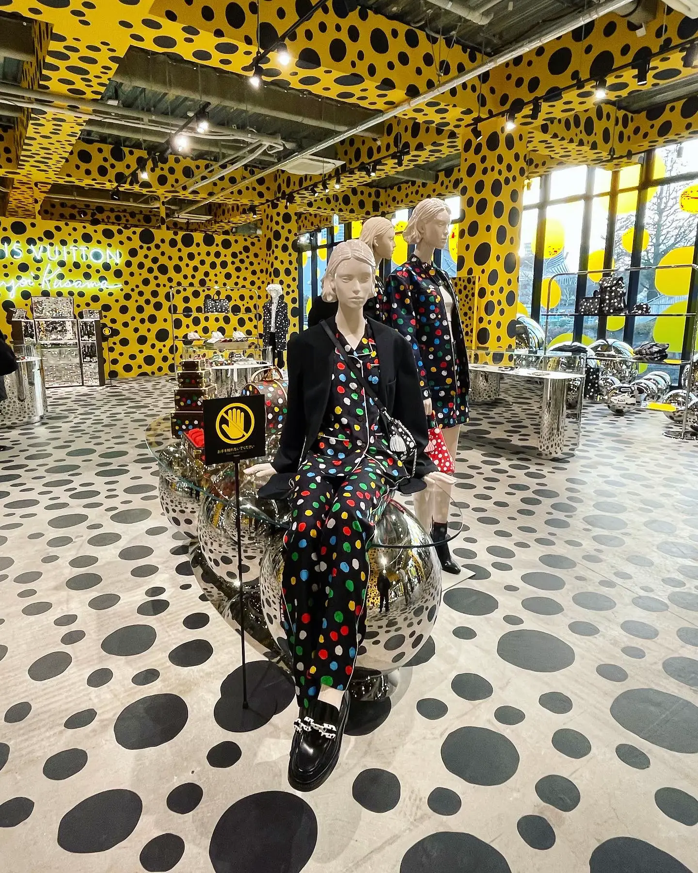 モネさん専用 ルイヴィトン✖️草間彌生さん　バンドー　ペインティッドドット　黒 ルイヴィトン✖️草間彌生さんバンドーペインティッドドット黒