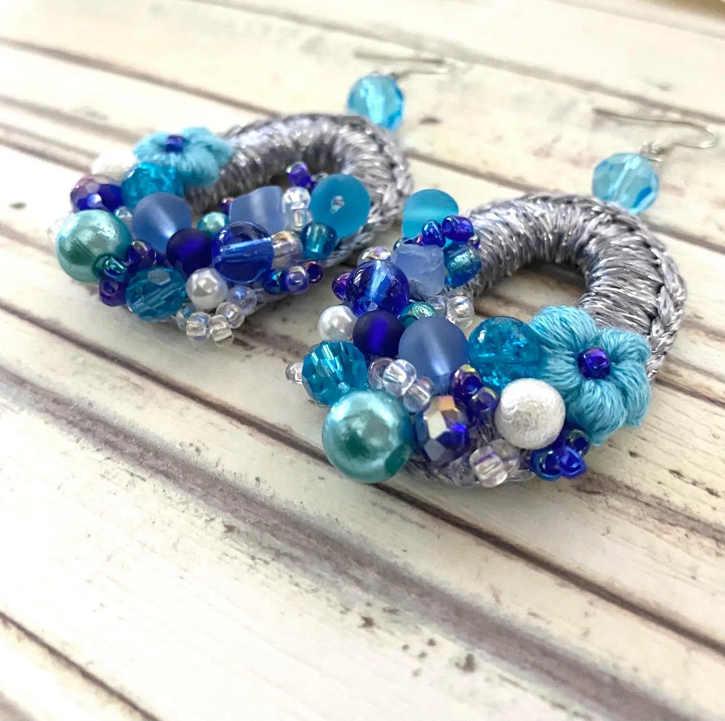 ヘアゴム 鮮やか☆グリーン大ぶりビーズ＆ブラック