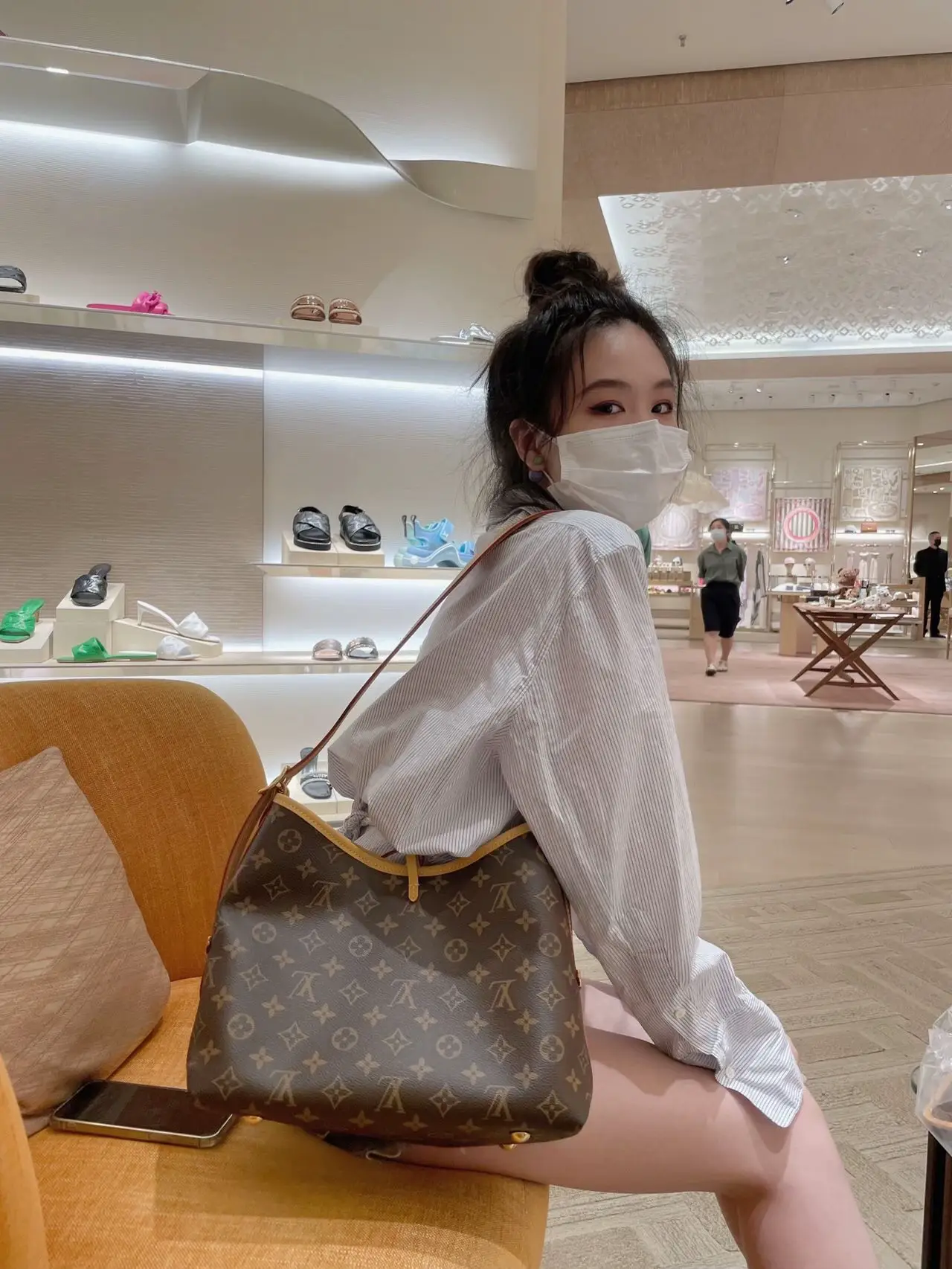 LV22 carryall small Gallery posted by Luxurybags Lemon8