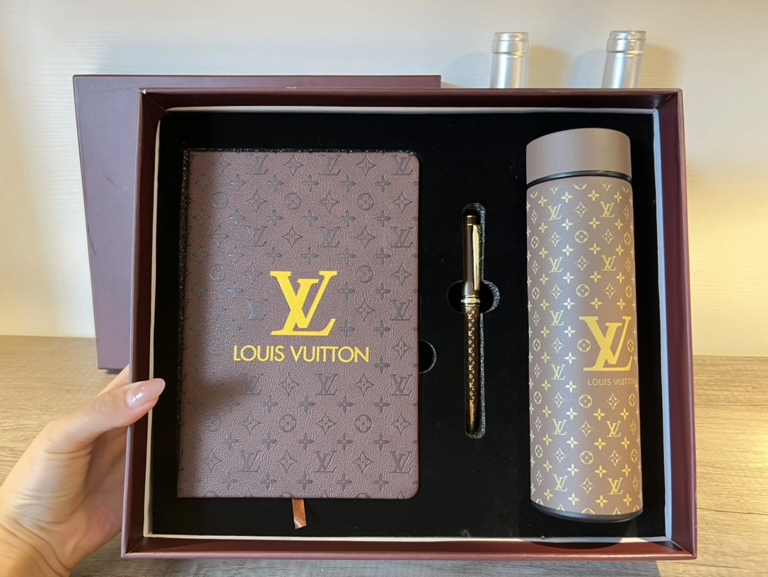 Louis Vuitton business suit is a must-have item for adult men ~, Gallery  posted by nzvso