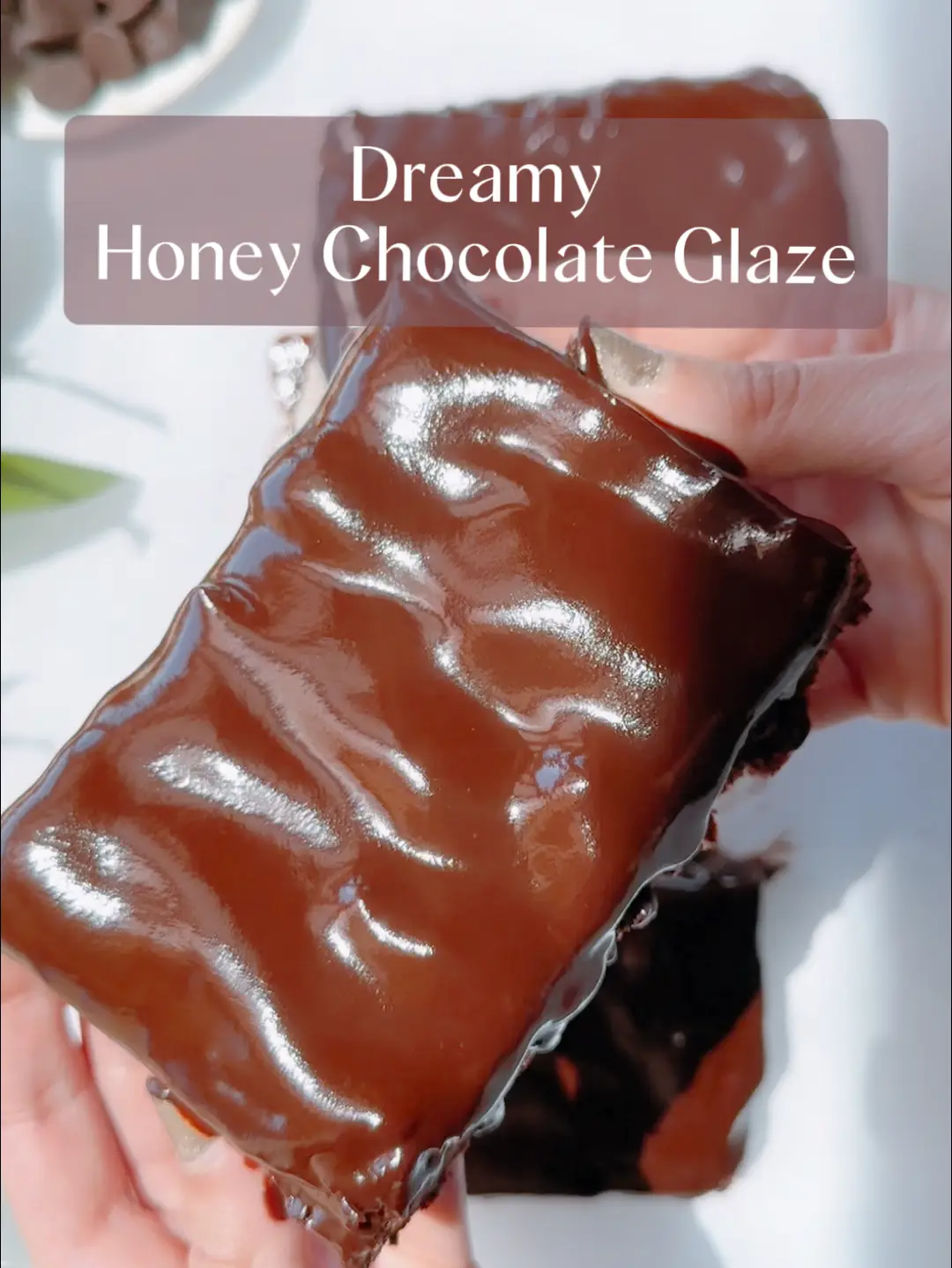 Dreamy Honey Chocolate Glaze วิดีโอที่เผยแพร่โดย Deesweets Lemon8