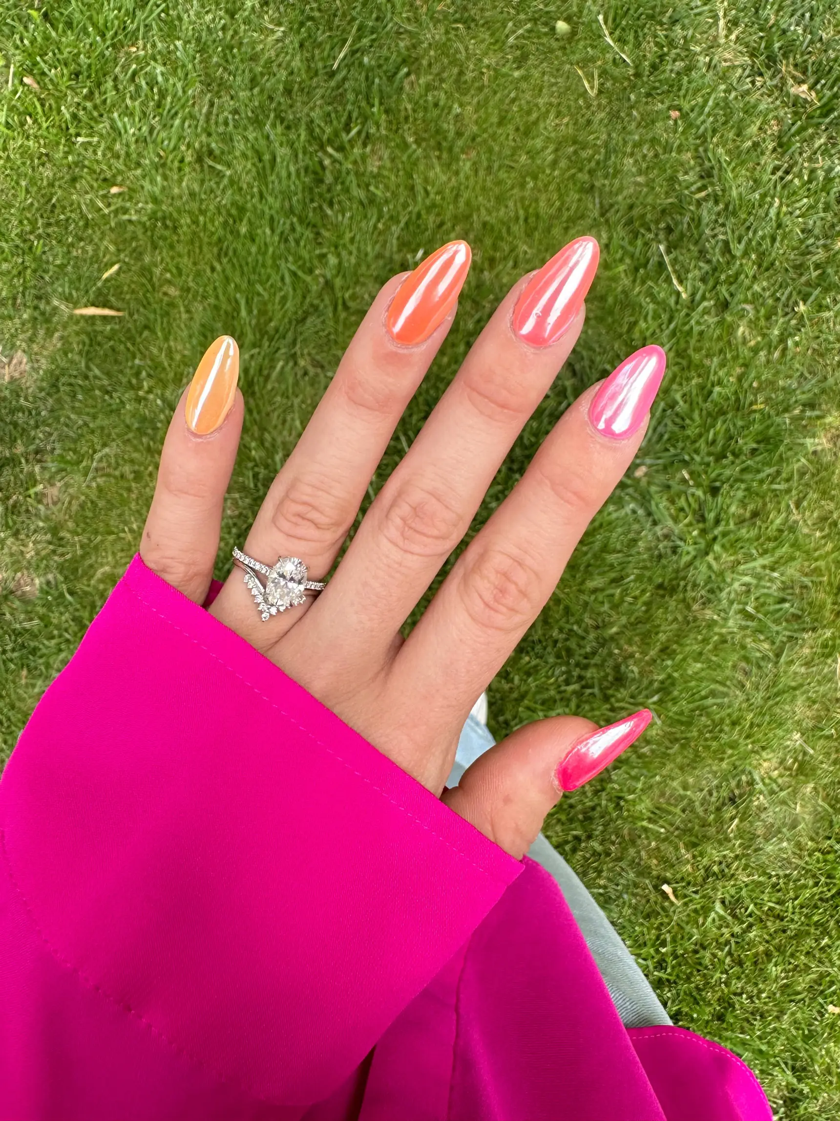 ombré chrome summer nails … I’m obsessed 🤩 | Gallery posted by