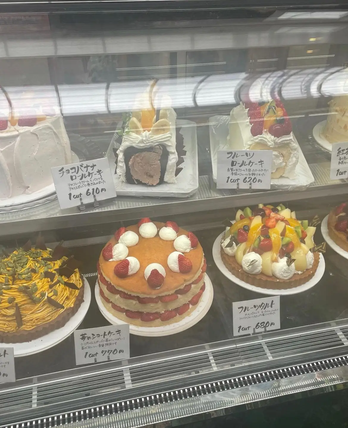 ショーケースのケーキのインパクトがやばい！！！めちゃくちゃ流行ってる西洋茶館🍰 | 大阪グルメ日記❤︎が投稿したフォトブック | Lemon8