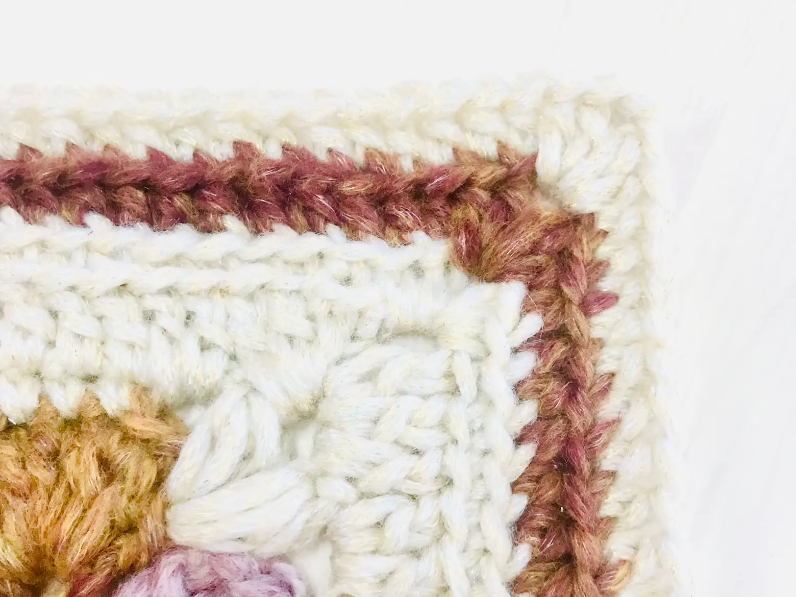 I knitted my shell stitch square motif blanket ♪, Gallery posted by  Yuzuponゆずぽん