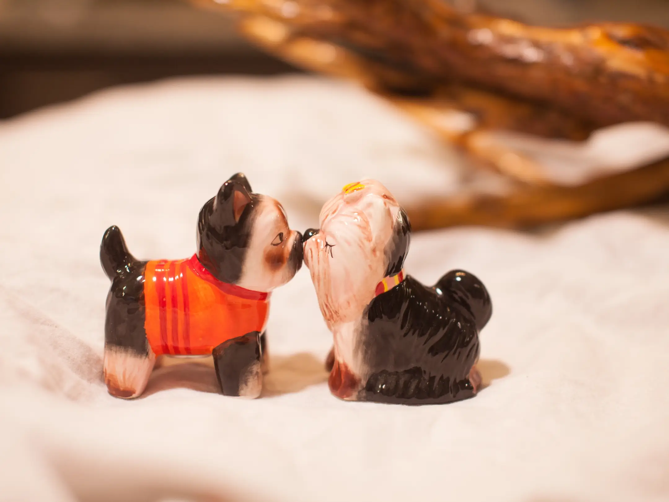 Kissing Dachshunds Magnetic Salt and Pepper Shakers