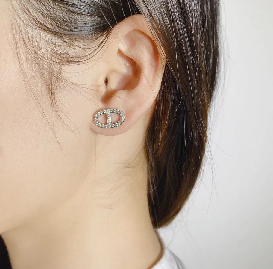 110 ビジュー付きキラキラ✨馬さんハンドメイドピアスorイヤリング