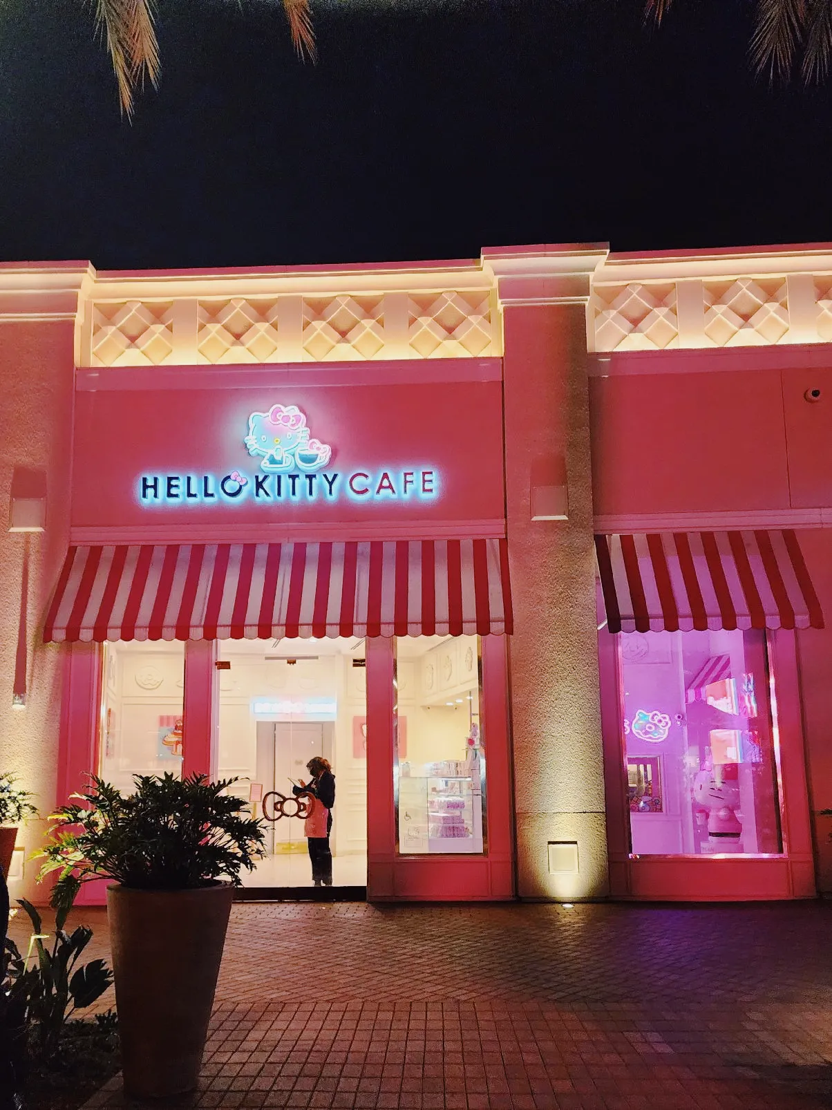 Hello Kitty Cafe opens at the Irvine Spectrum - Orange County