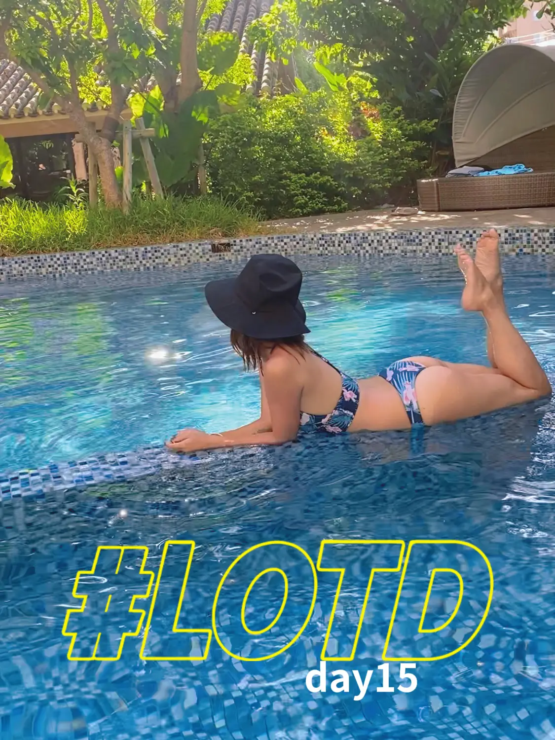 alexiastam水着 泊まる パンツのみ 