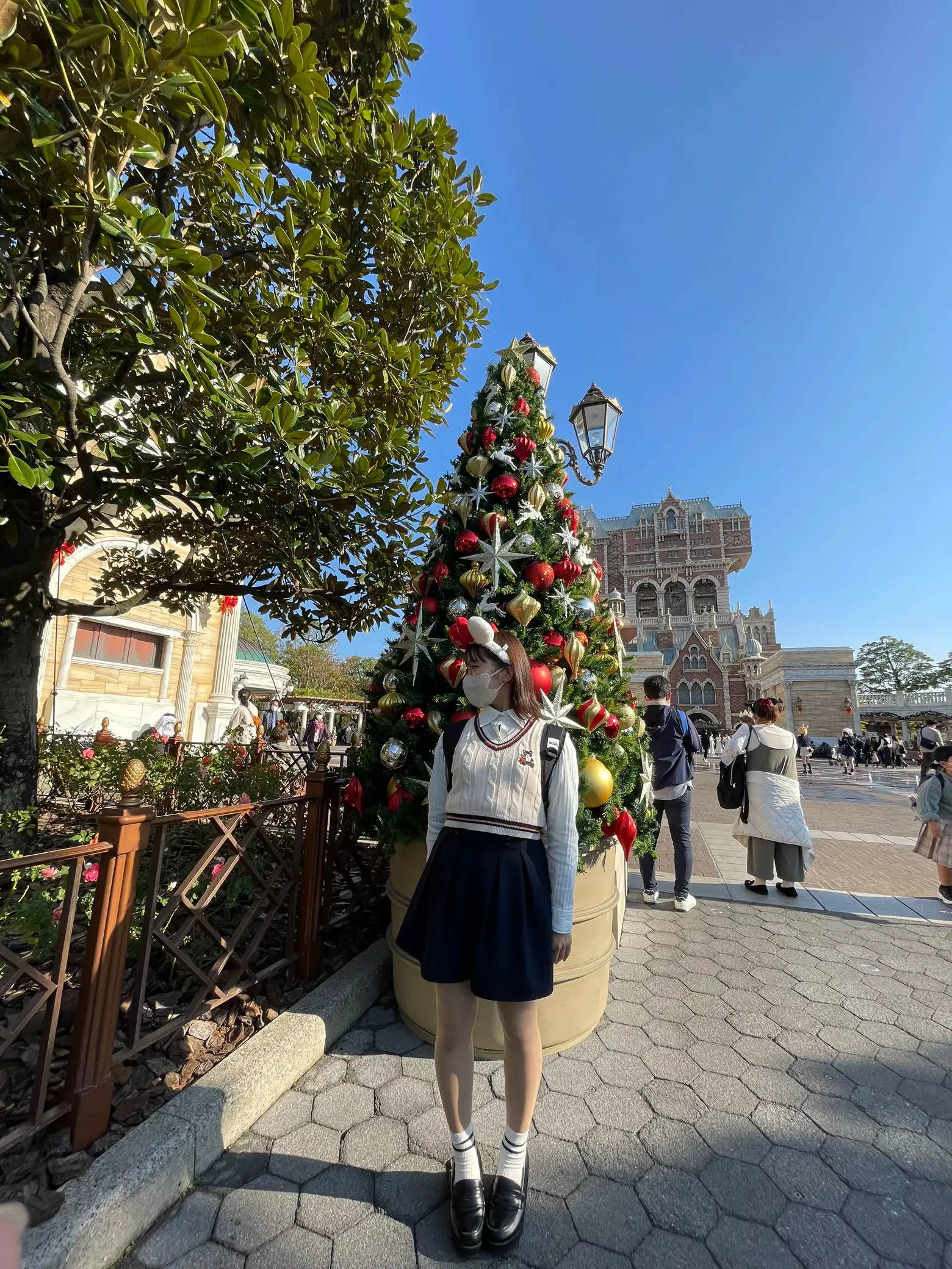 ディズニーコーデ 制服風🎄🎅 | あいが投稿したフォトブック | Lemon8