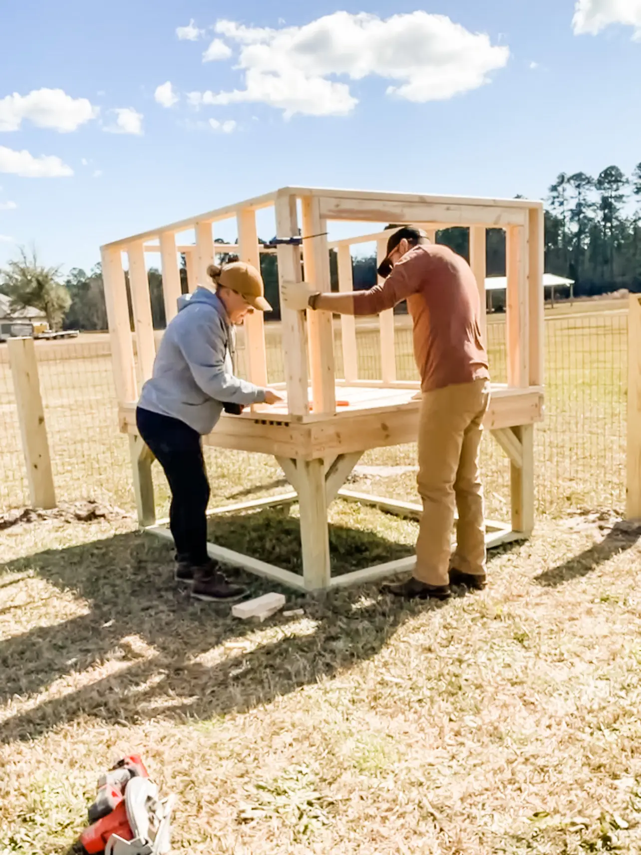 How To Make A Chicken Coop With Pallets: Model SiSi