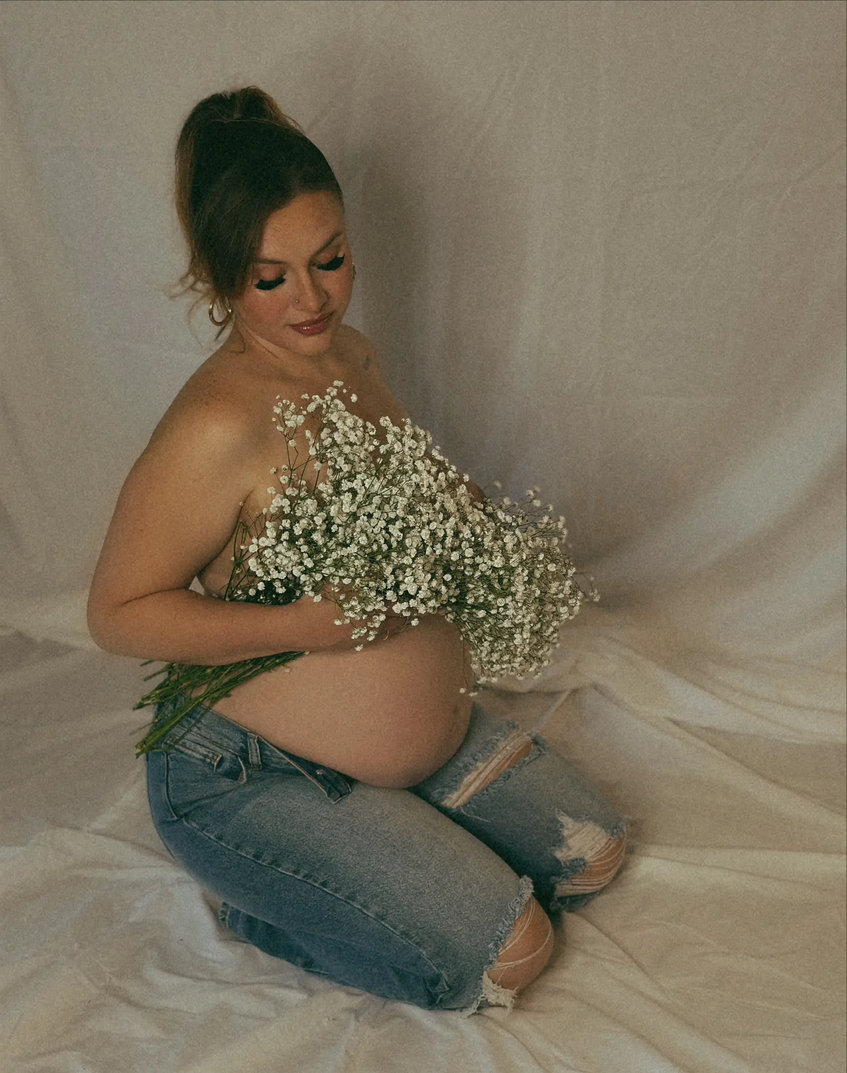 Maternity shoot- minimal, casual, floral, Gallery posted by Skyler Jones