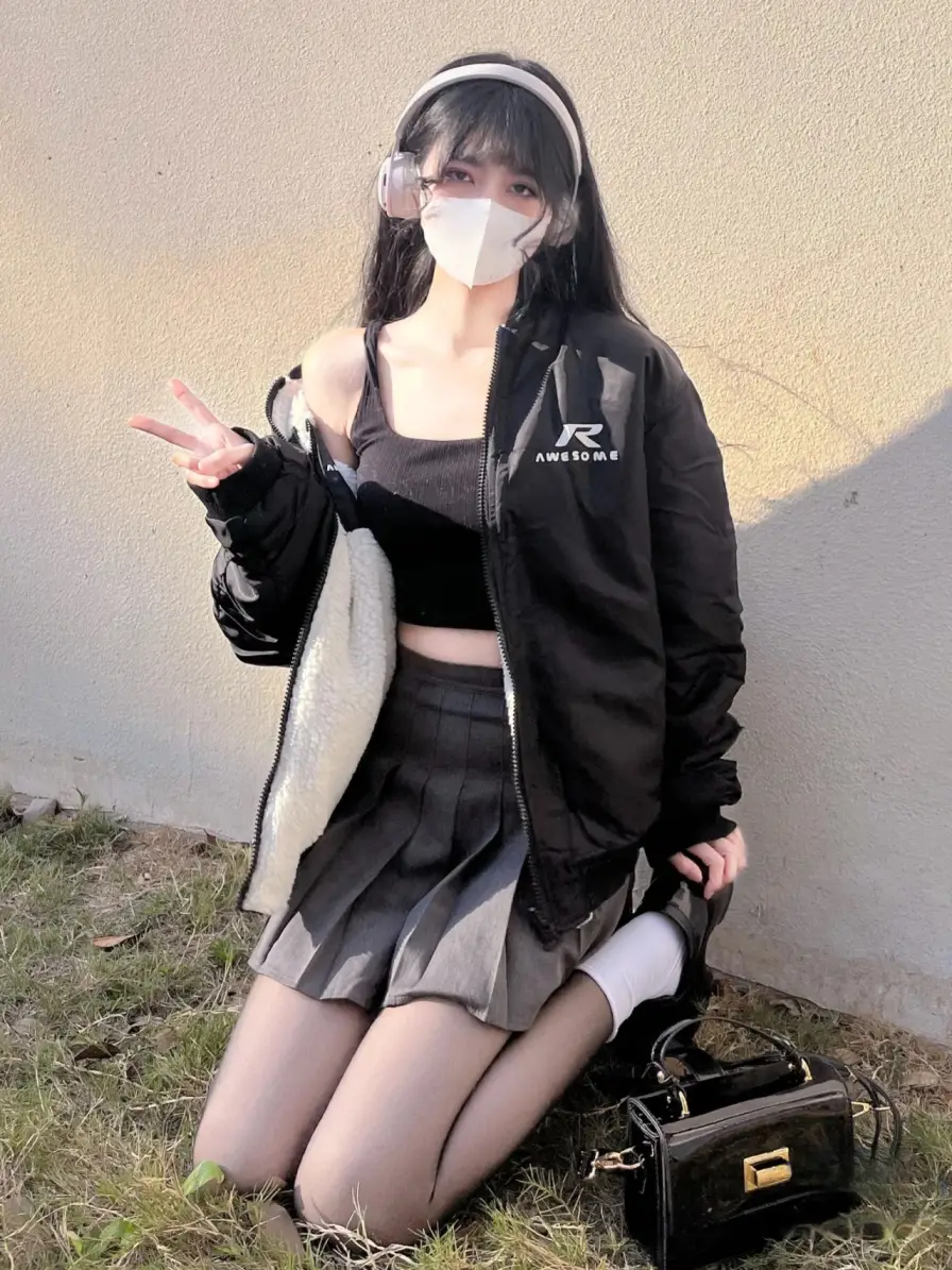濃い黒タイツ脚エロ画像 