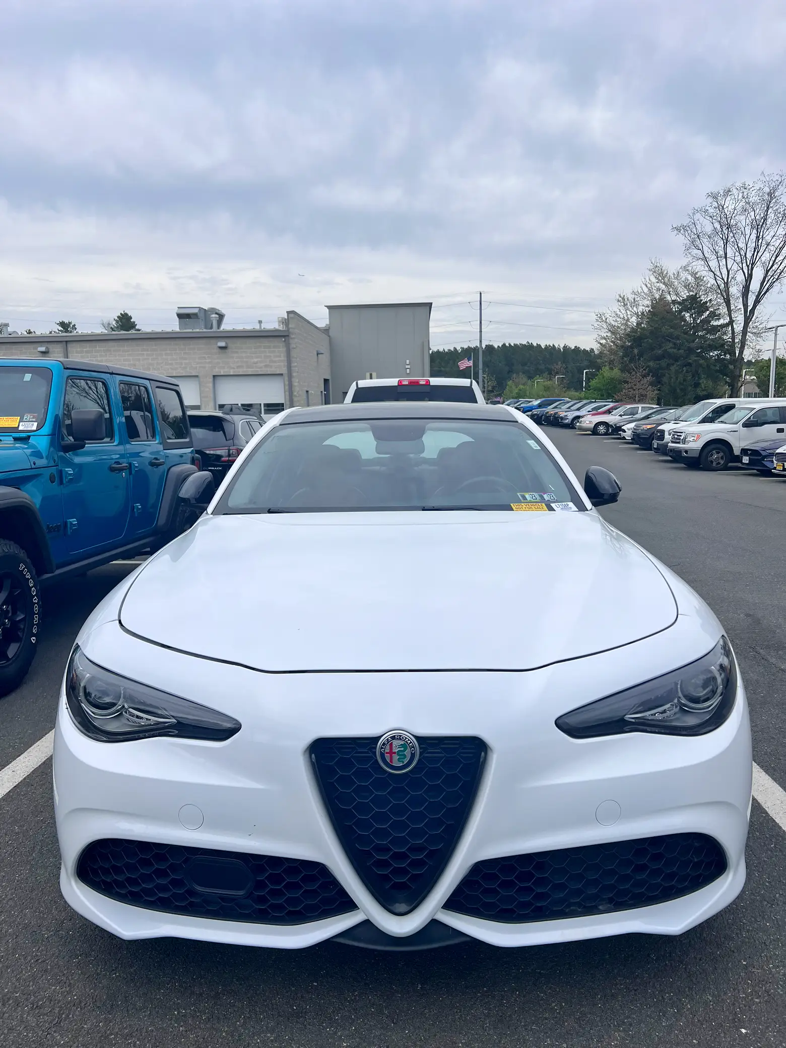 𝗕𝗲𝗮𝘂𝘁𝘆 𝗶𝗻 𝘄𝗵𝗶𝘁𝗲! 🤍😍 Alfa Romeo 159 Ti ⚕️  Owner:@ar159ti_white • • #Alfa #Romeo #Brera #AlfaRomeo #AlfaBrera #cargram  #giulia #low #white #b…