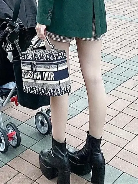 DIOR 定番オブリーク柄スカート かなりお得!!