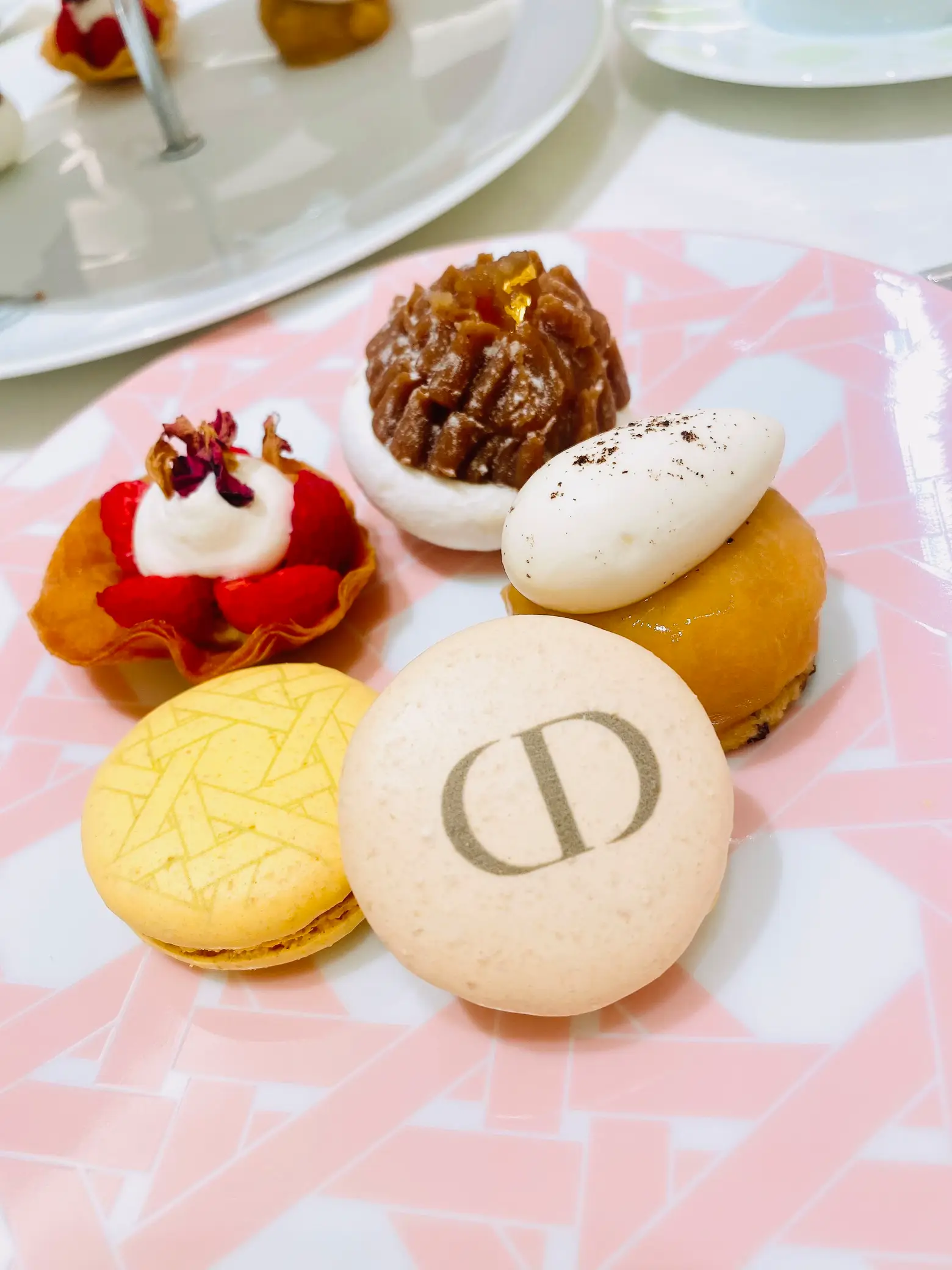 東京カフェ巡り＞リニューアルオープンしたCafe Dior🪄 | さき｜東京カフェ・グルメ巡り♡が投稿したフォトブック | Lemon8