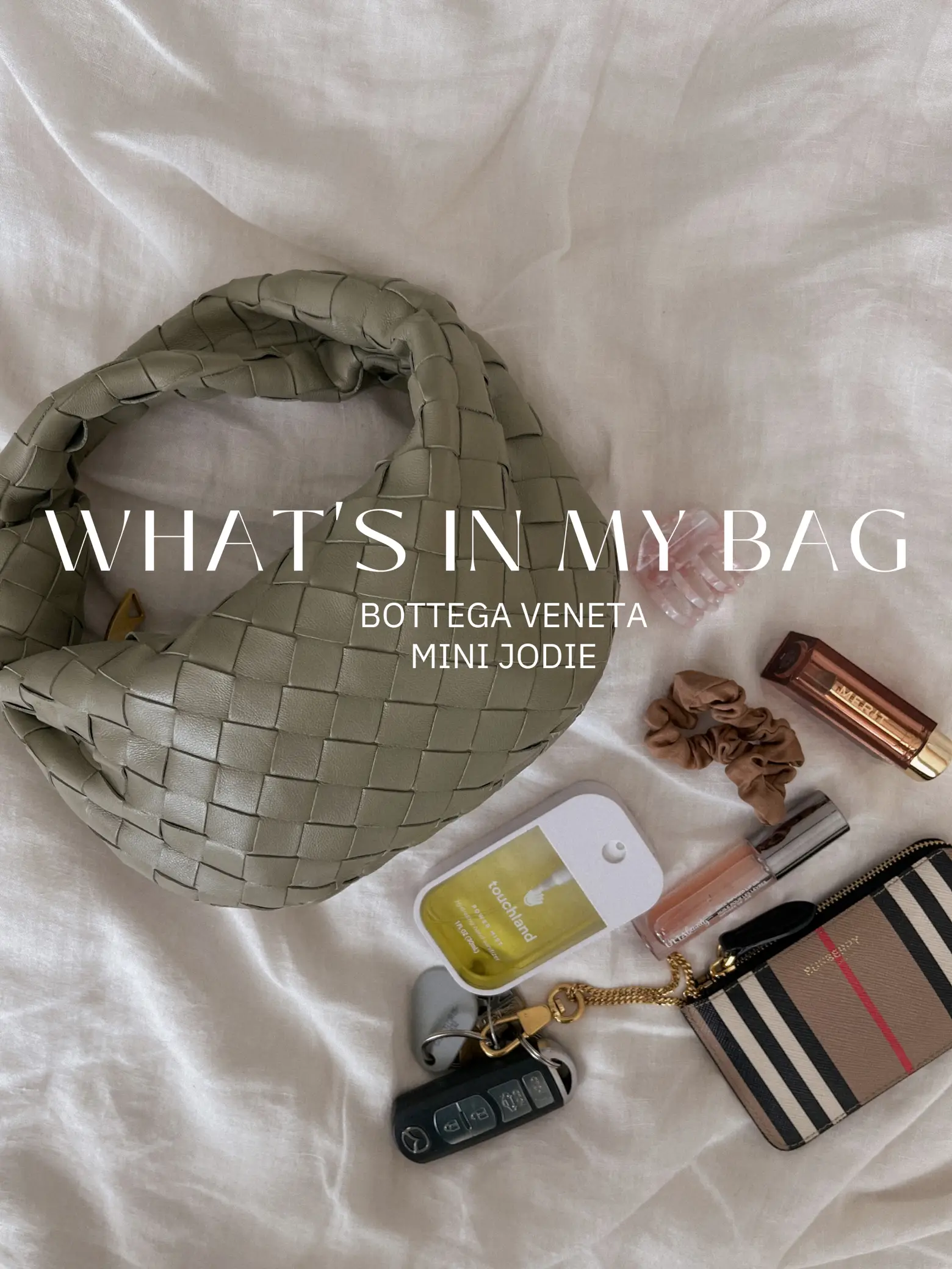 What's in my bag: Bottega Mini Jodie