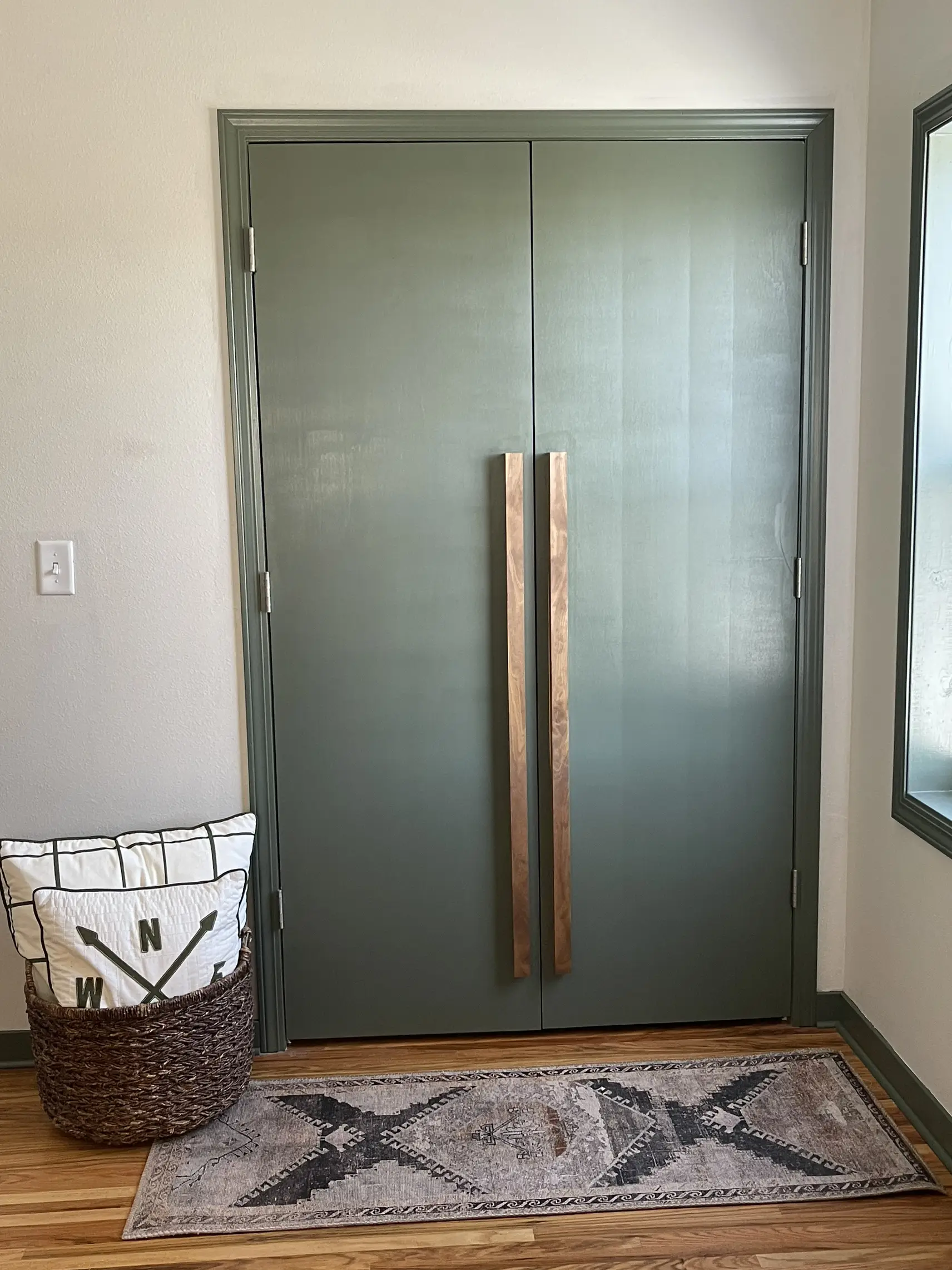 Frugalicious Closet Door Makeover, Monthly Contributor