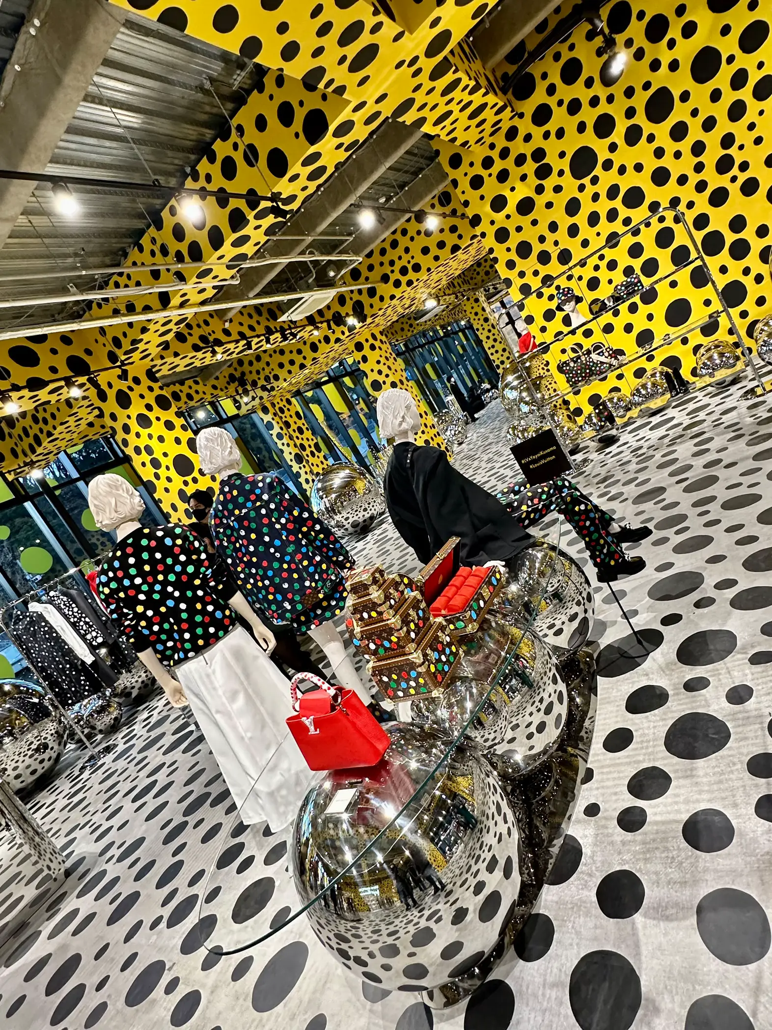 Louis Vuitton and Yayoi Kusama pop-up store in Harajuku - Japan by web