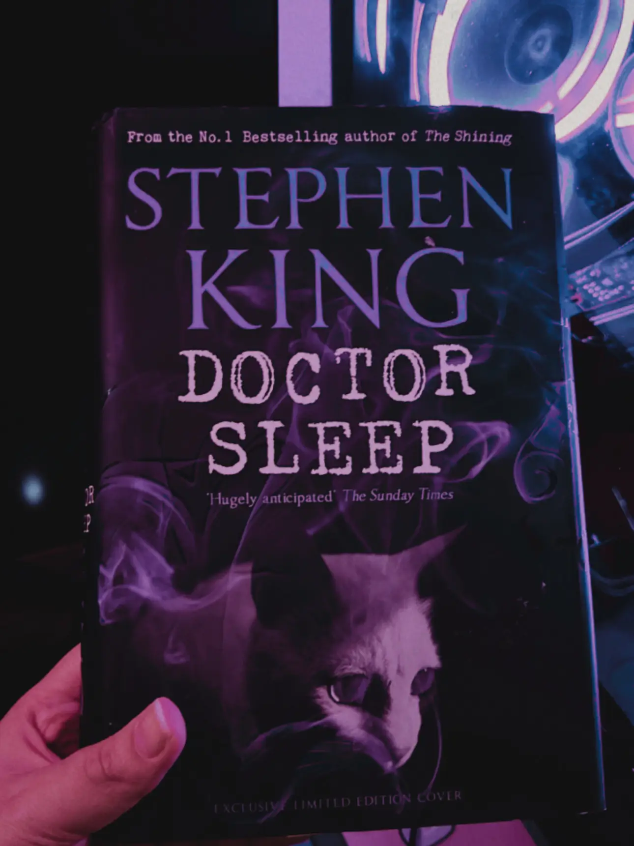 Horror novel Doctor Sleep by Stephen King - Lemon8 Search