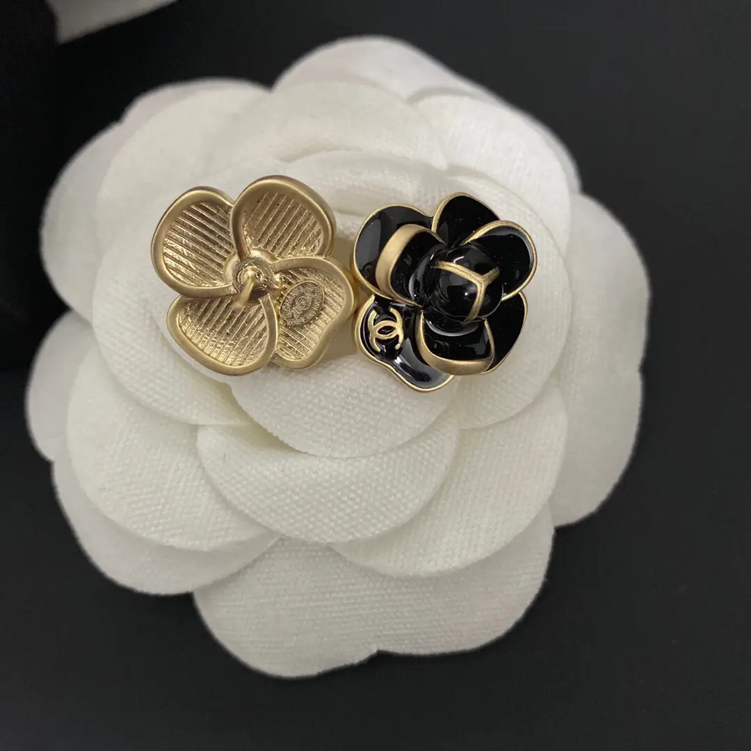 Chanel's Camellia - Beautiful Brooches for Spring - MyThirtySpot
