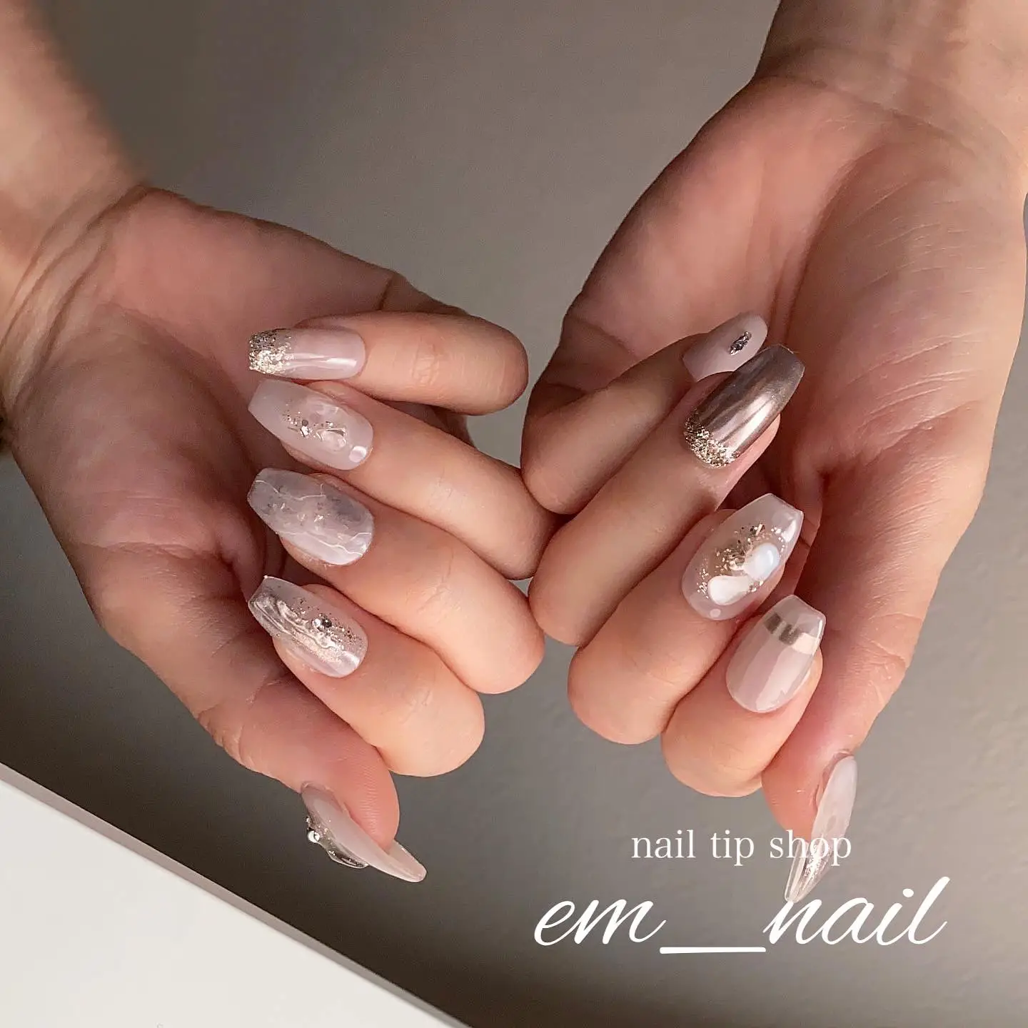 艶グレージュニュアンスネイルチップ【ネイルチップ販売】 | em_nailが投稿したフォトブック | Lemon8