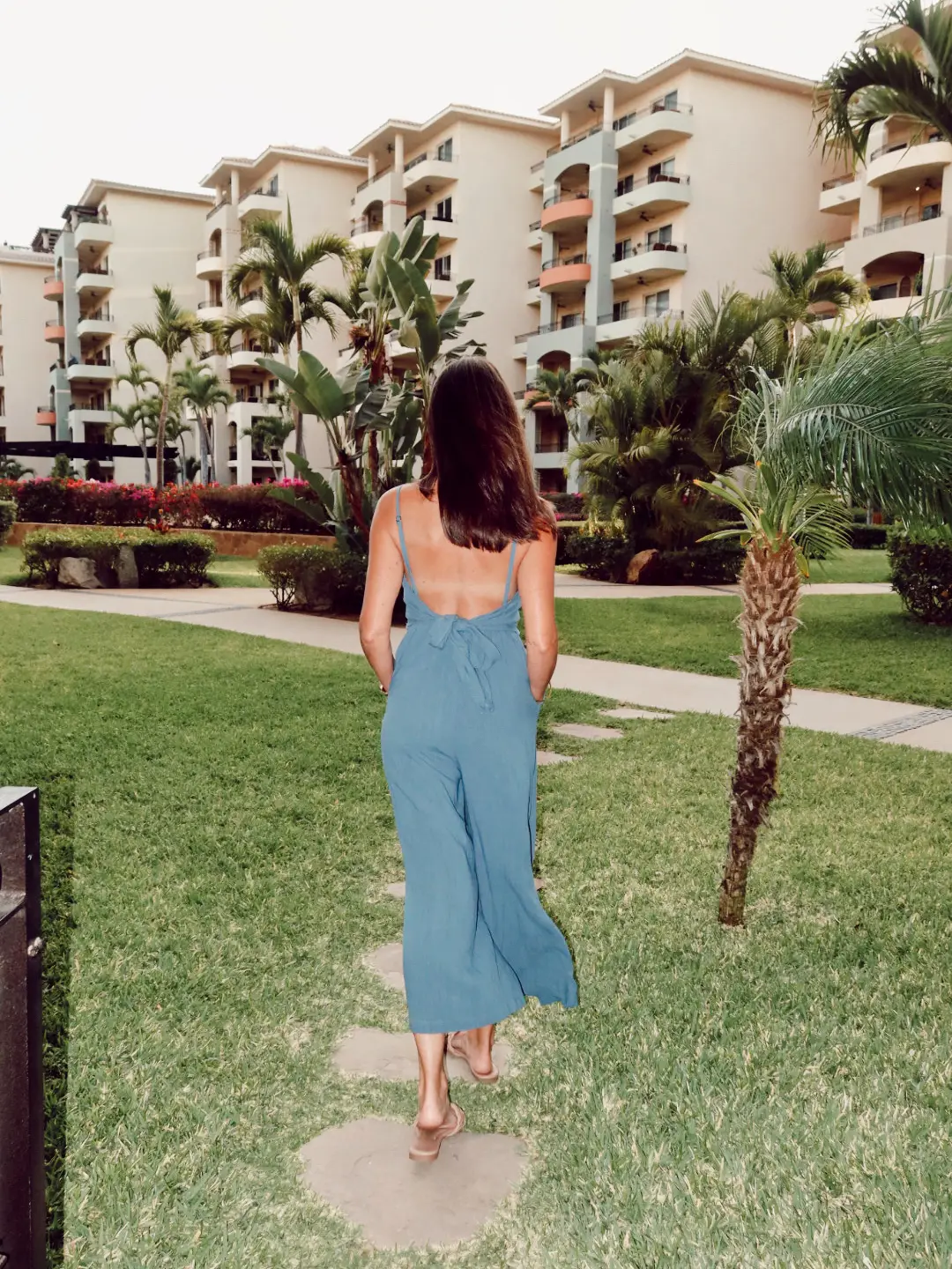 Chic  backless jumpsuit