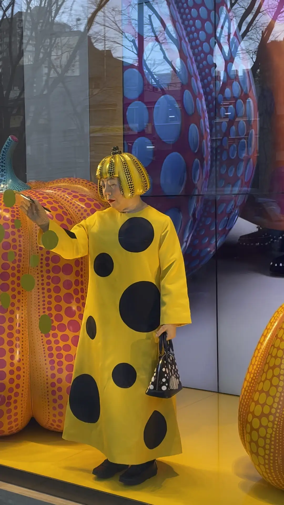 What do you think about the #yayoikusama robots in #louisvuitton