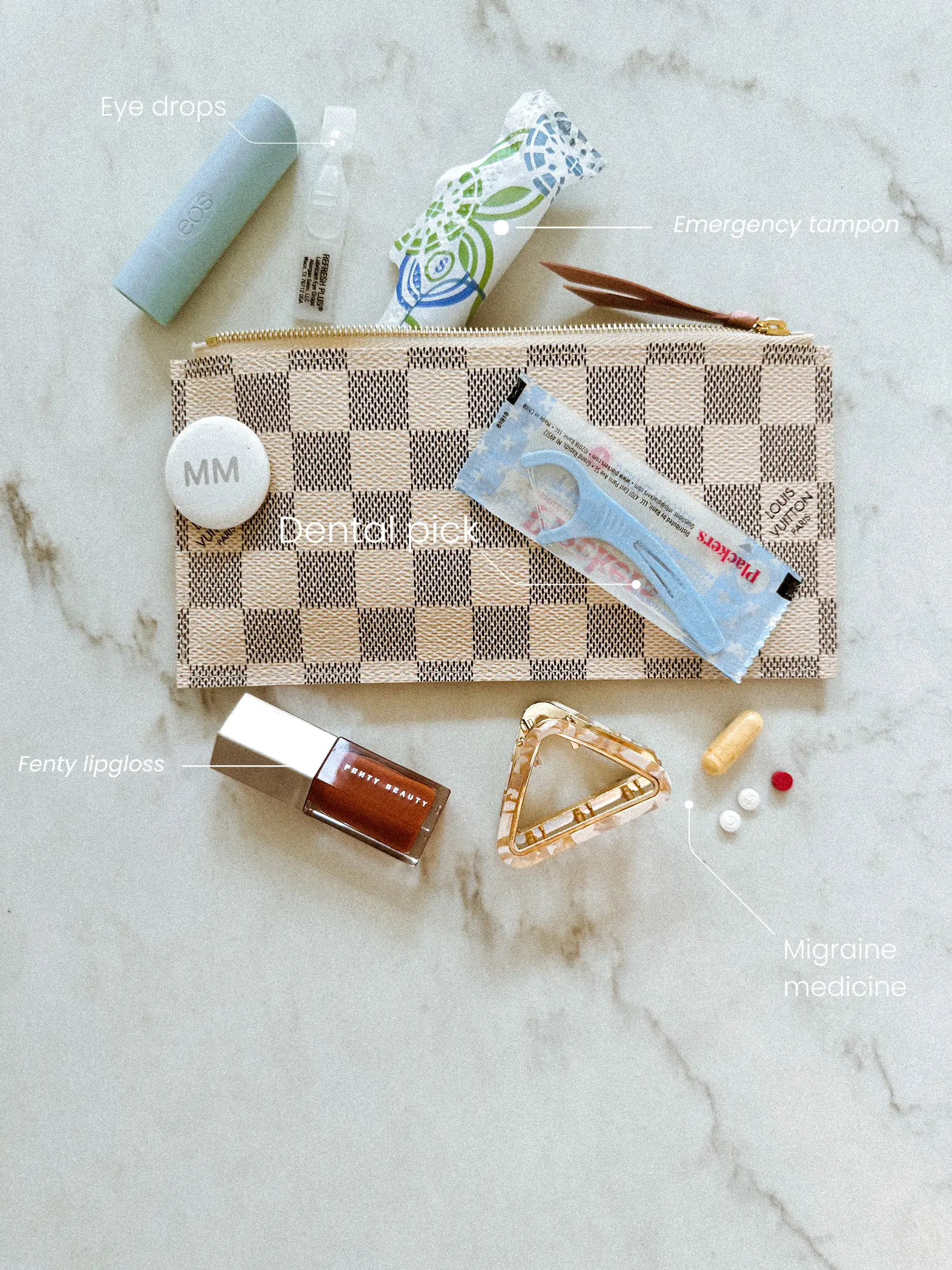 What's in my purse 💄👛 ✨, Gallery posted by Mackenzie