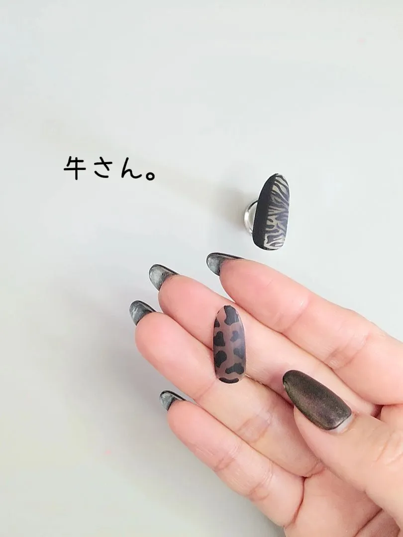 ブラックネイル、他の柄もやったよー💅✨ | みーたが投稿したフォト