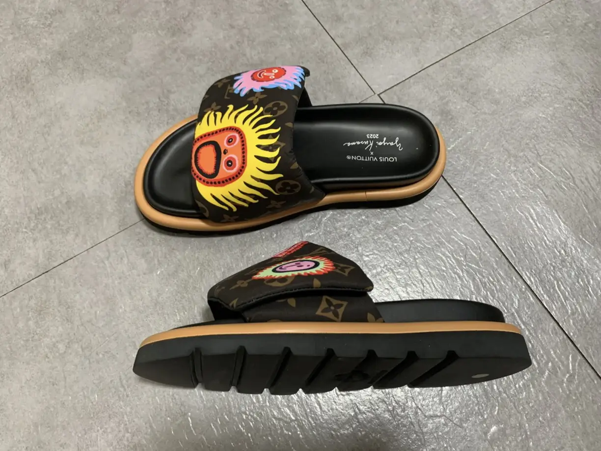 Louis vuitton x supreme on sale slides