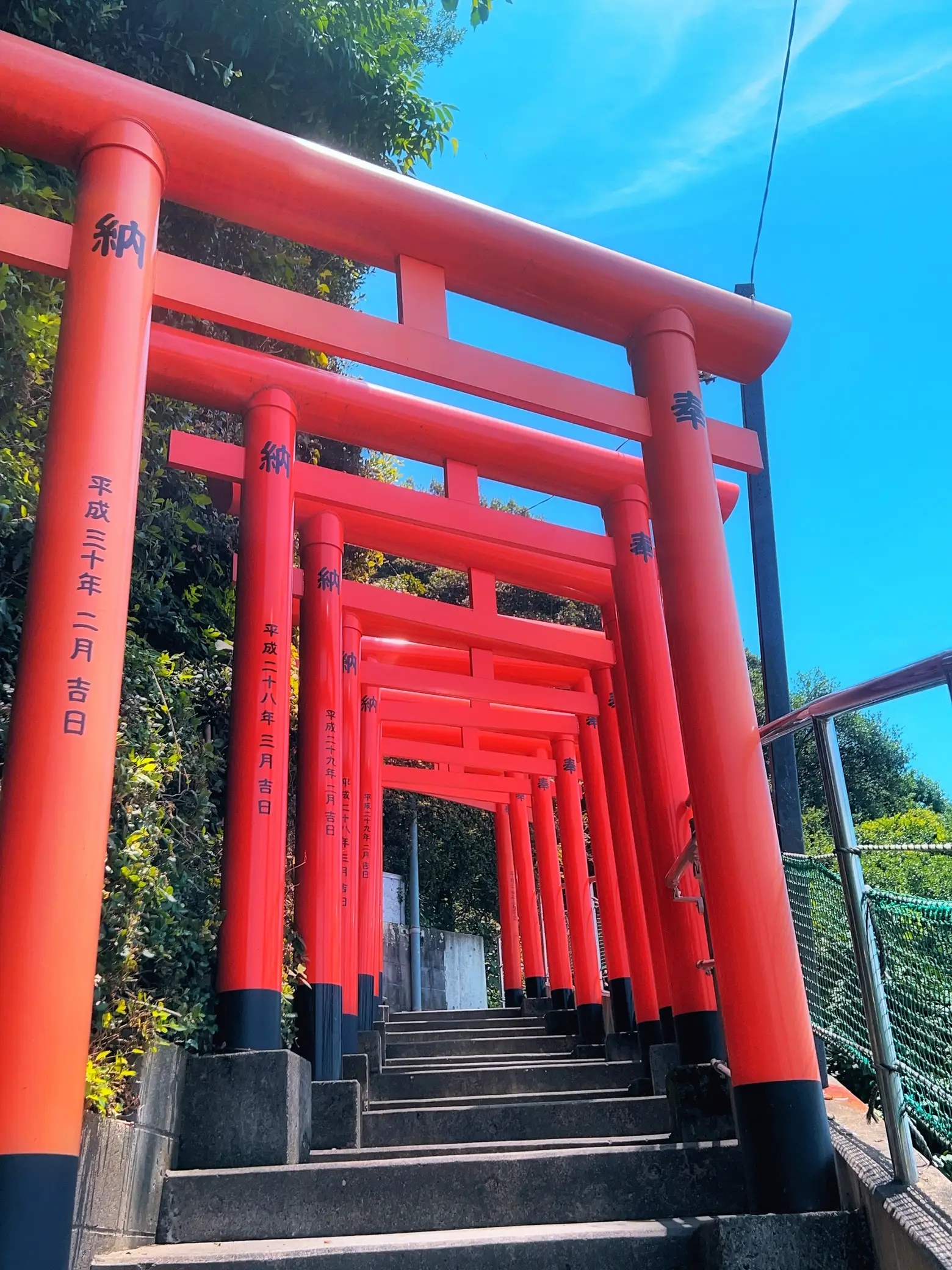 朱色が綺麗な⛩鳥居と絶景 | ネ右が投稿したフォトブック | Lemon8