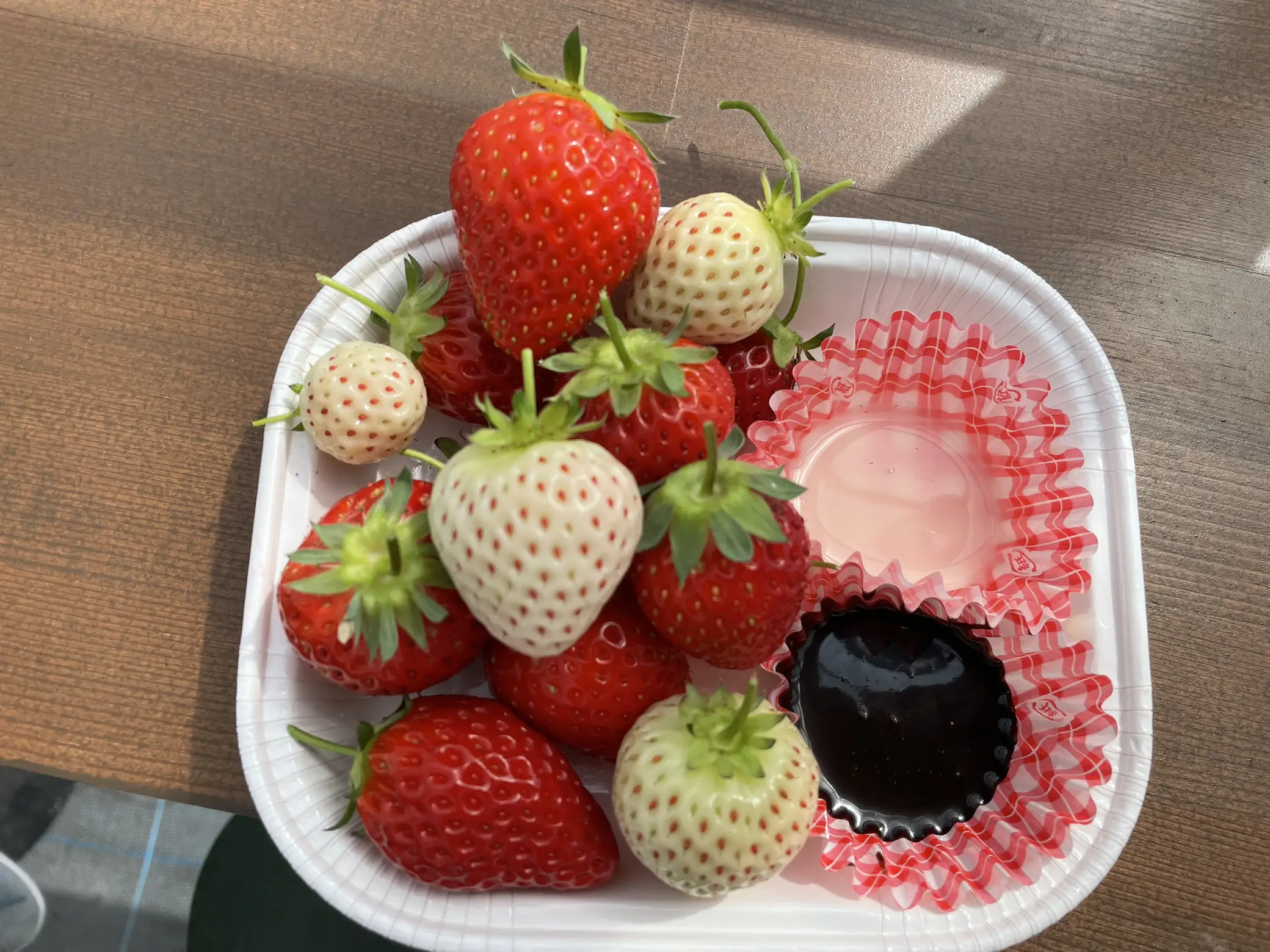 大阪枚方】まだ間に合う！4種類のいちごが食べ放題🍓希少な白いちごも