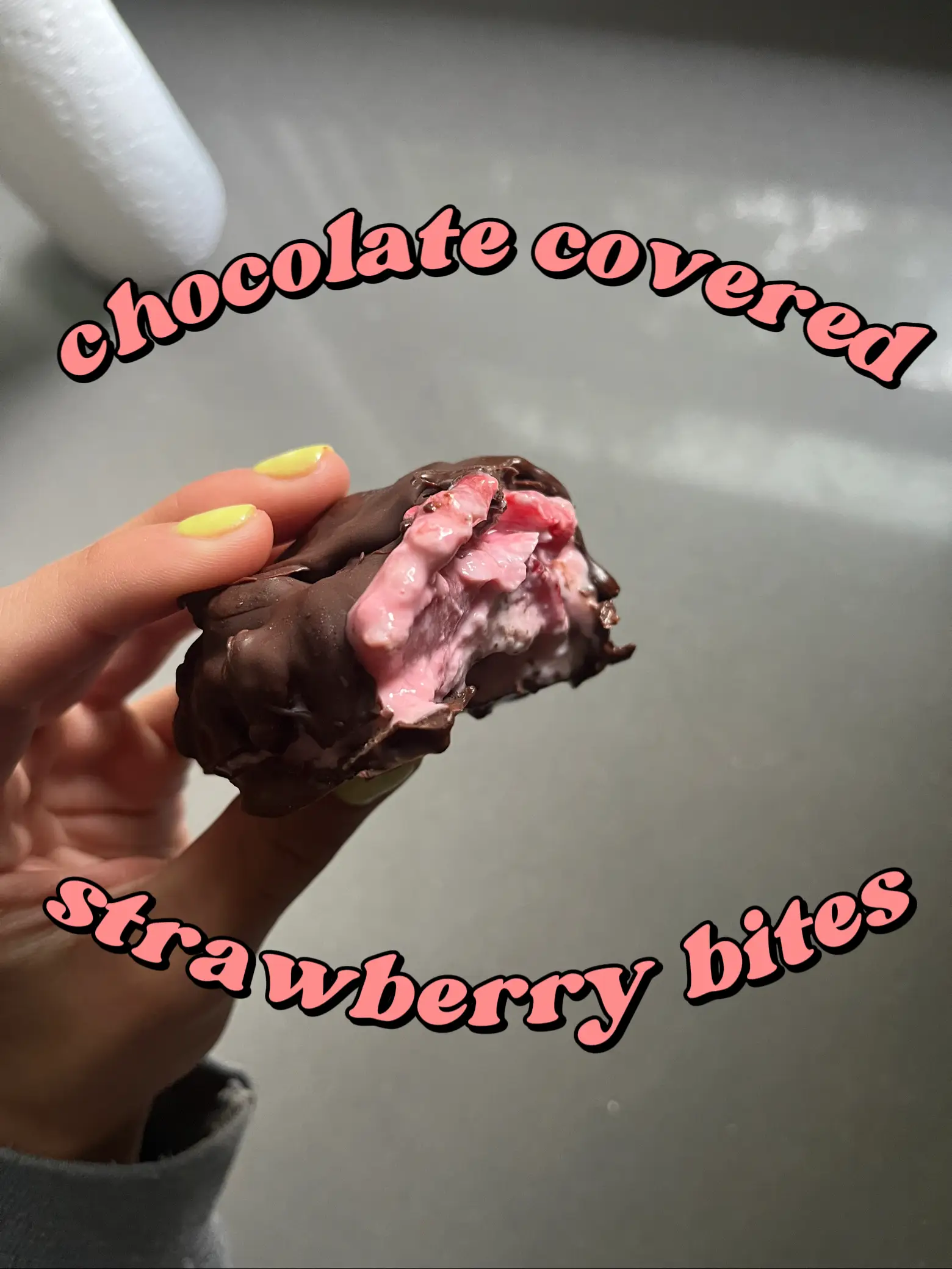 Easy Chocolate Covered Strawberries - The Recipe Rebel