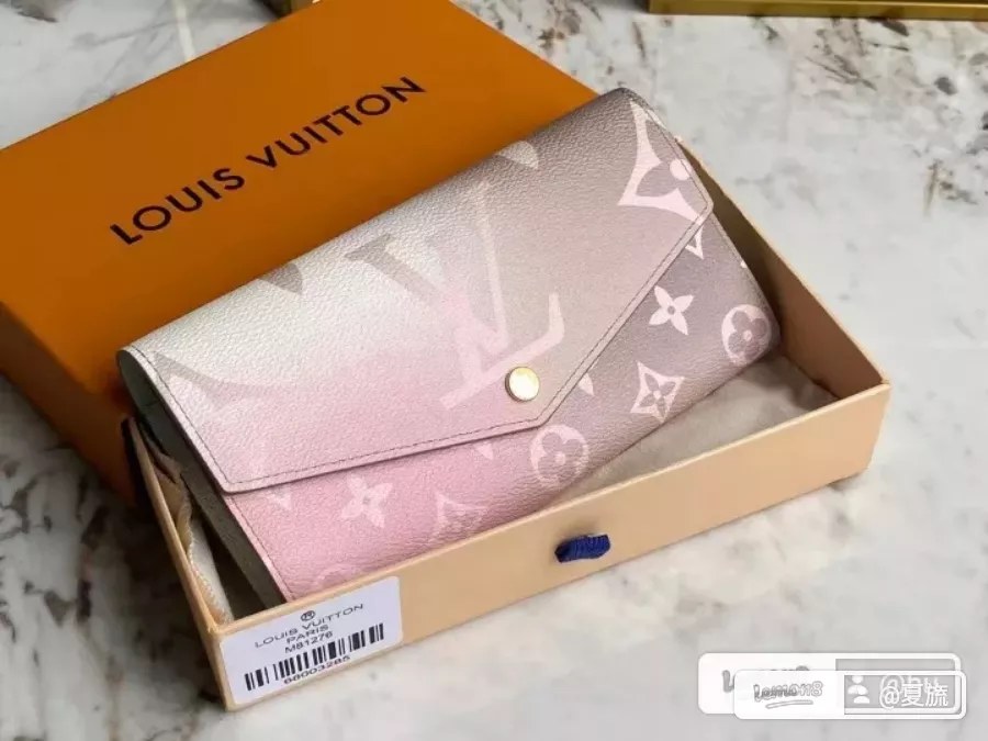 Louis Vuittonグラデーションバッグ | 凛が投稿したフォトブック | Lemon8