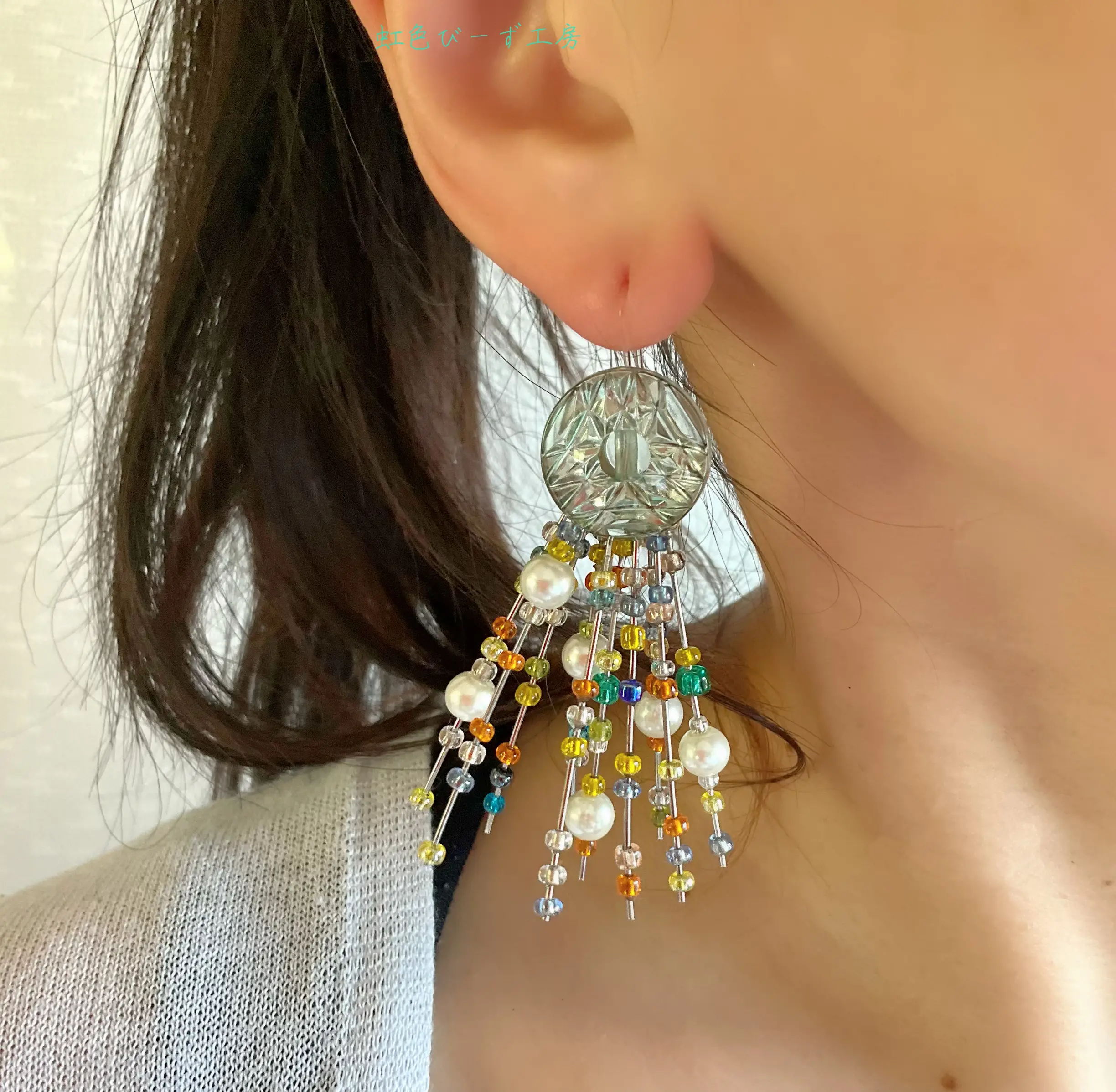 透明感溢れるボタンピアス✴︎ハンドメイドアクセサリー✴︎ | 虹色