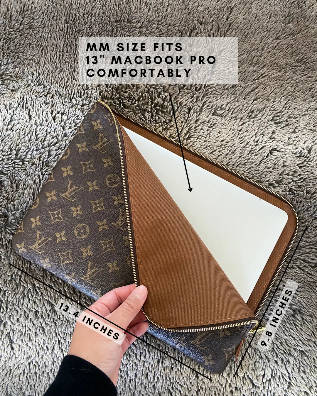 LOUIS VUITTON ETUI VOYAGE IN MONOGRAM  Review & What Fits in my 13 Laptop  Sleeve! 