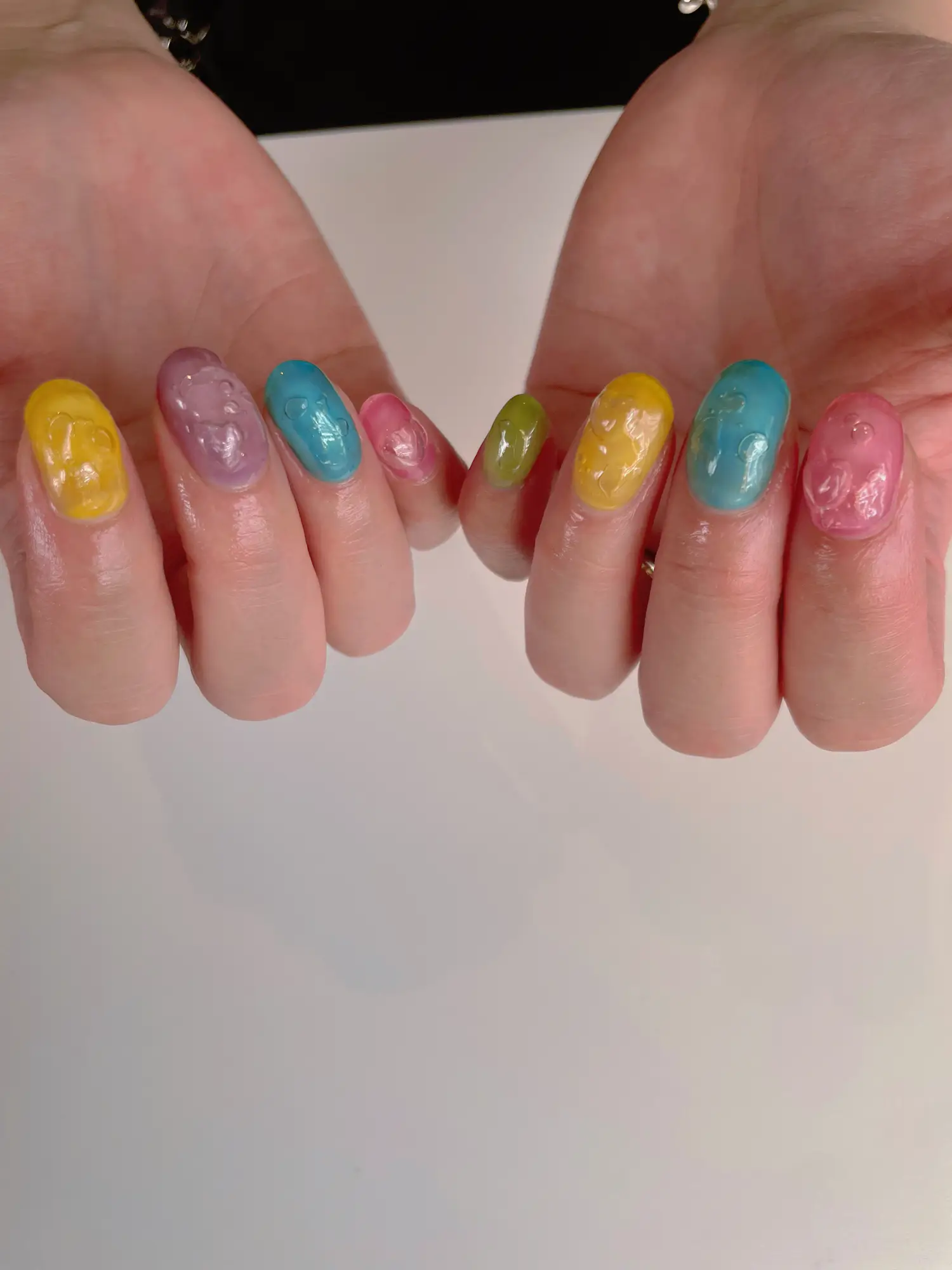 流行りのバブルネイル💅✨ | kkxx8110が投稿したフォトブック | Lemon8