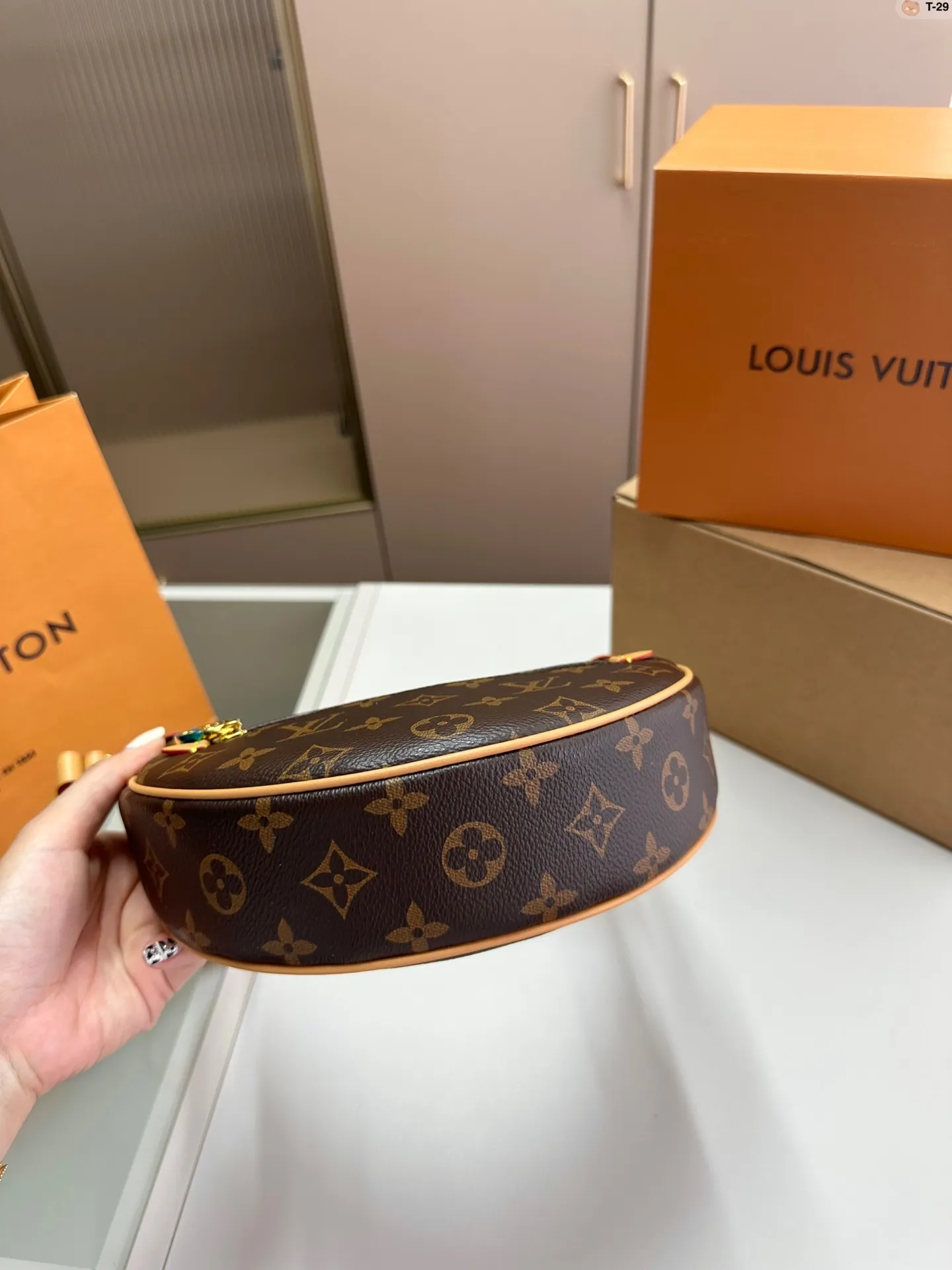 Navy Louis Vuitton belt (M) #louisvuitton #LV #louis