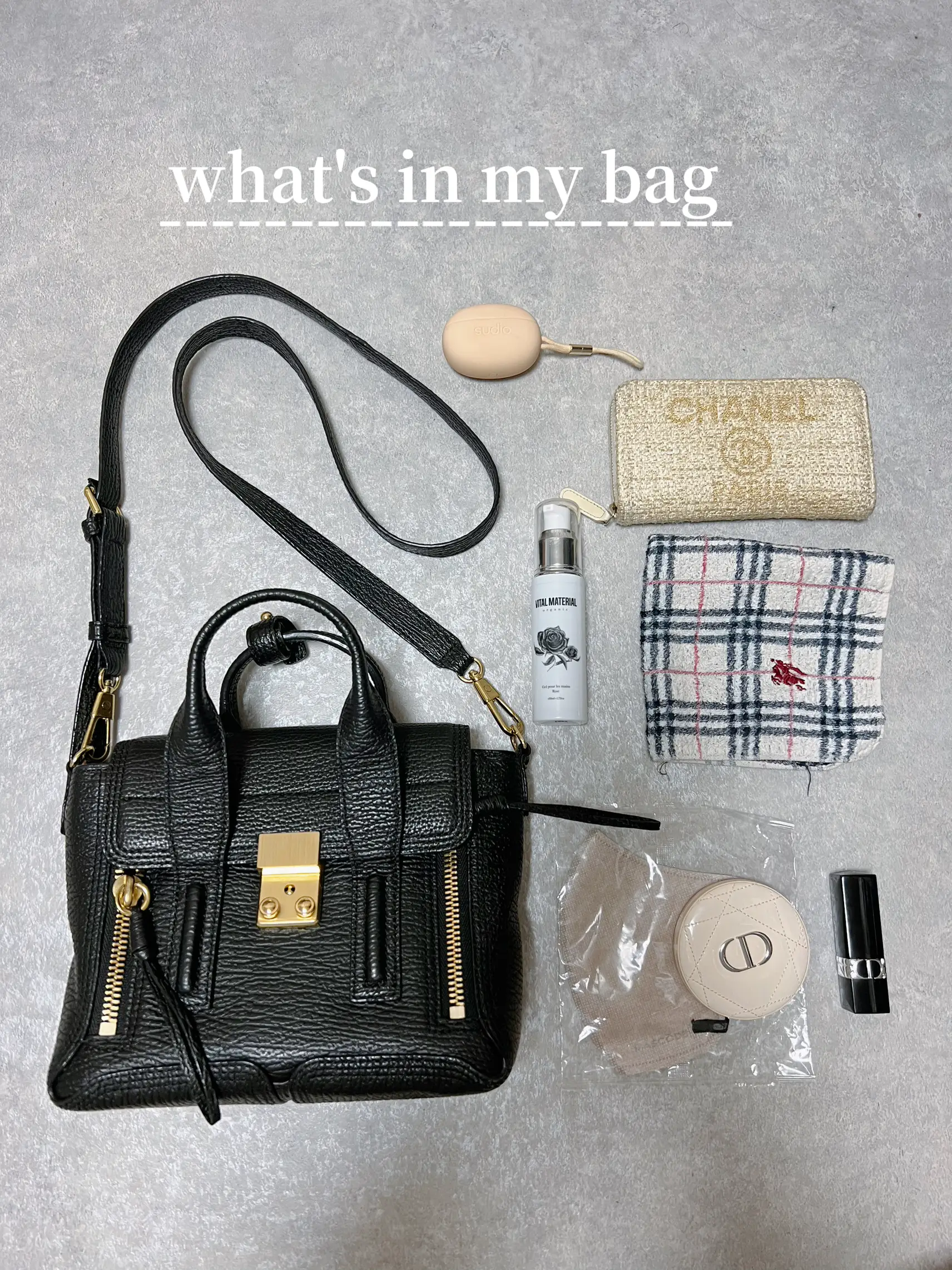 What's in my bag, Gallery posted by Chevonne Dixon