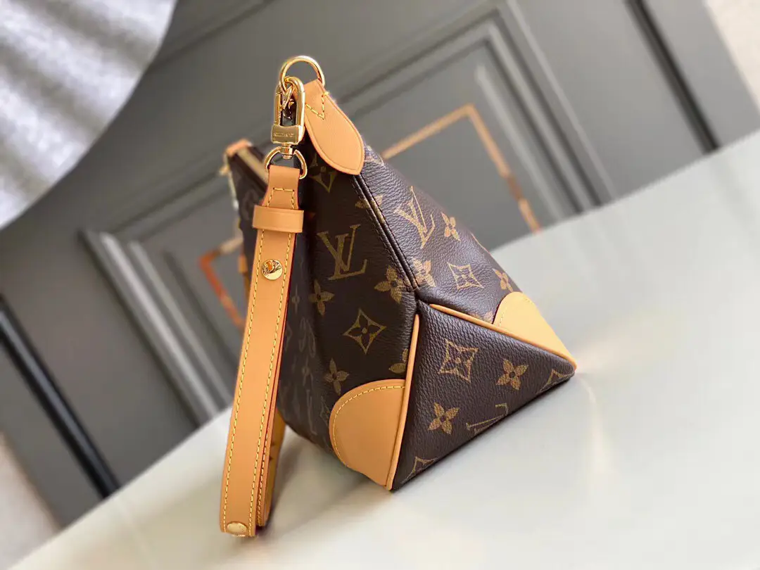 Louis Vuitton Epi Triangle Bagel